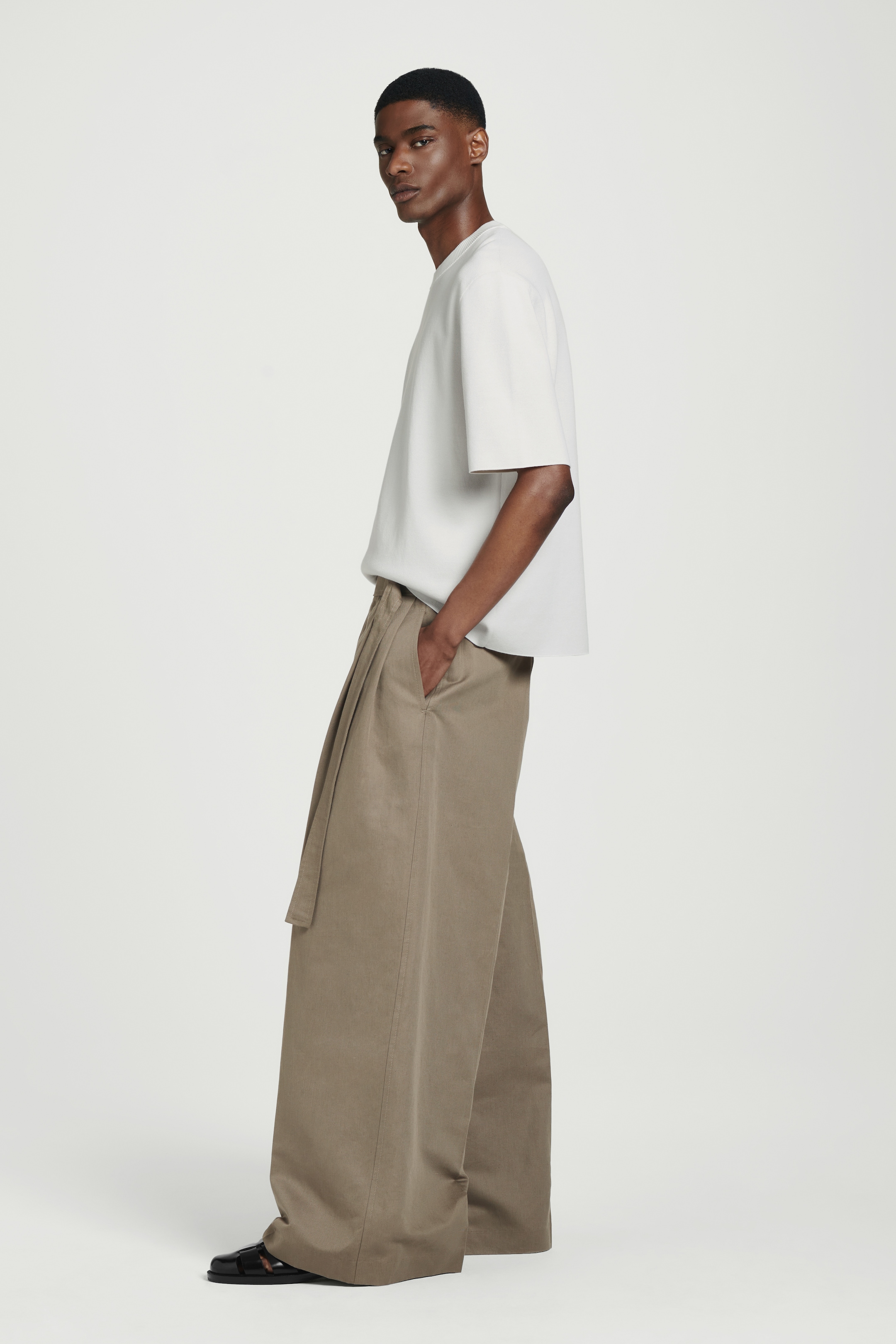 Grotere afbeelding bekijken: RELAXTE DUBBELZIJDIGE GEBREIDE T-SHIRT - WIT - HEREN | H&M BE 4