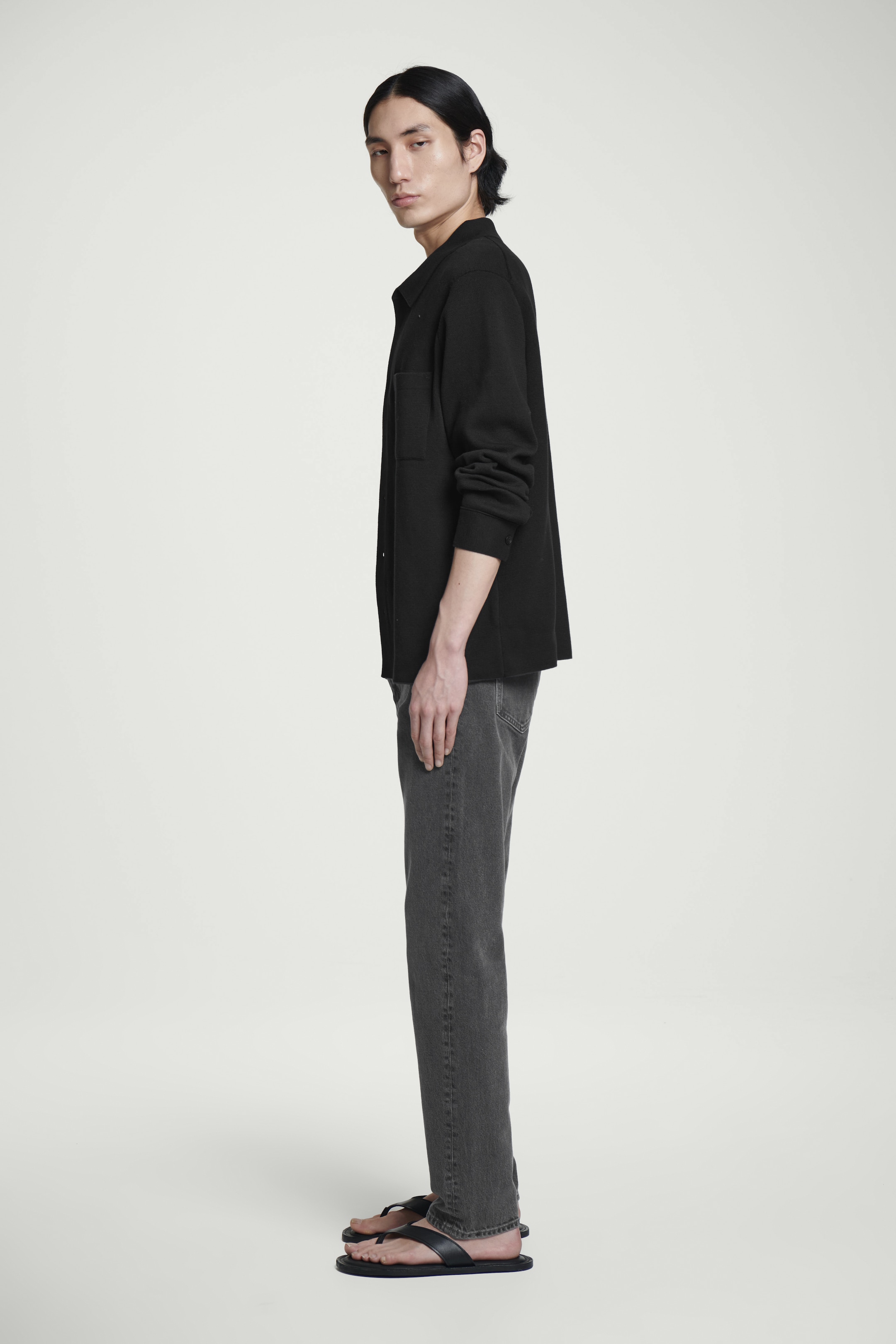 Visa större bild: PILLAR AVSMALNANDE JEANS - BLEKT SVART - HERR | H&M SE 3