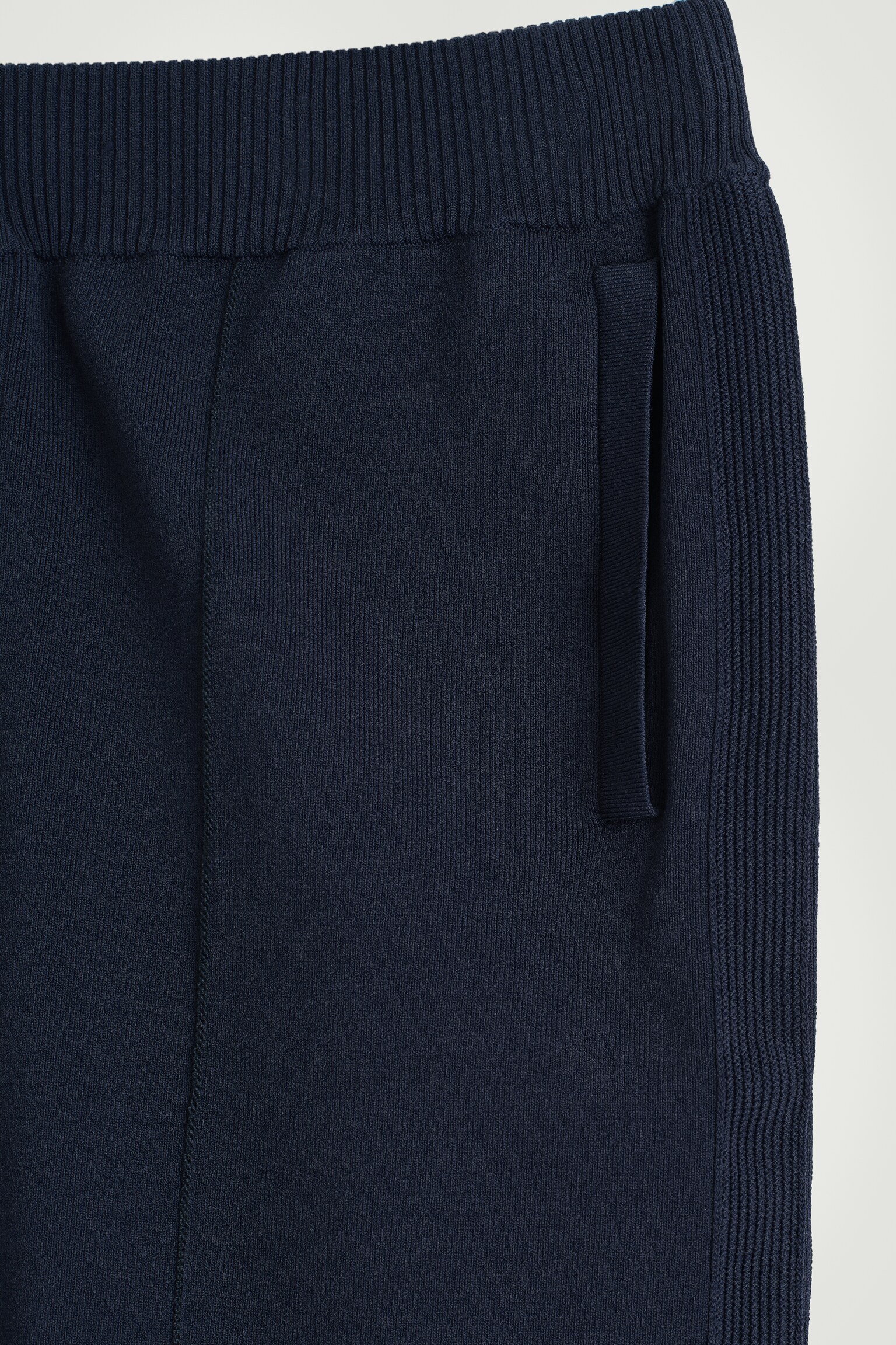 BERMUDAS DE PUNTO ELÁSTICAS - AZUL MARINO - 6