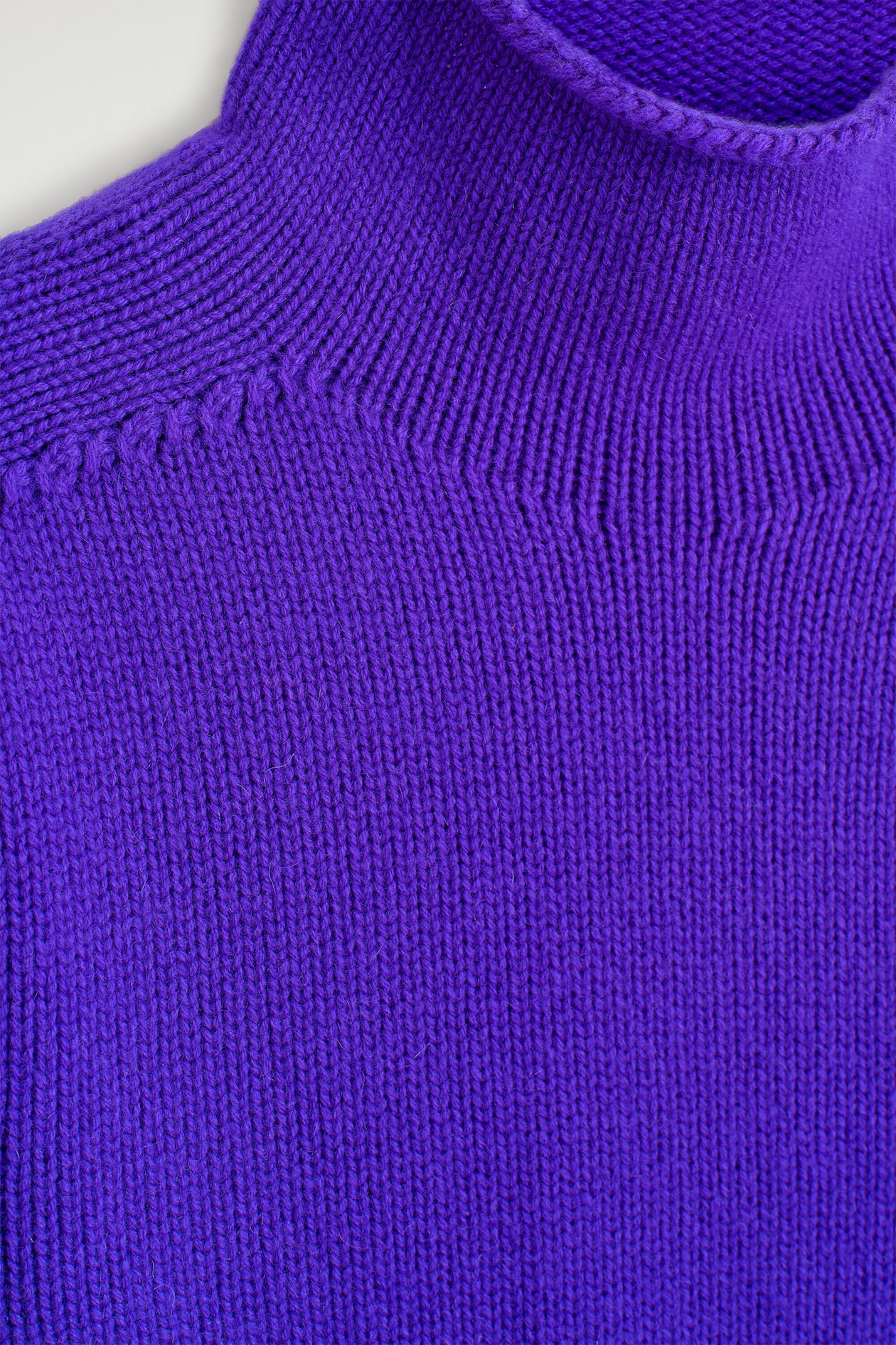 PURE CASHMERE MOCK-NECK SWEATER — PURPLE