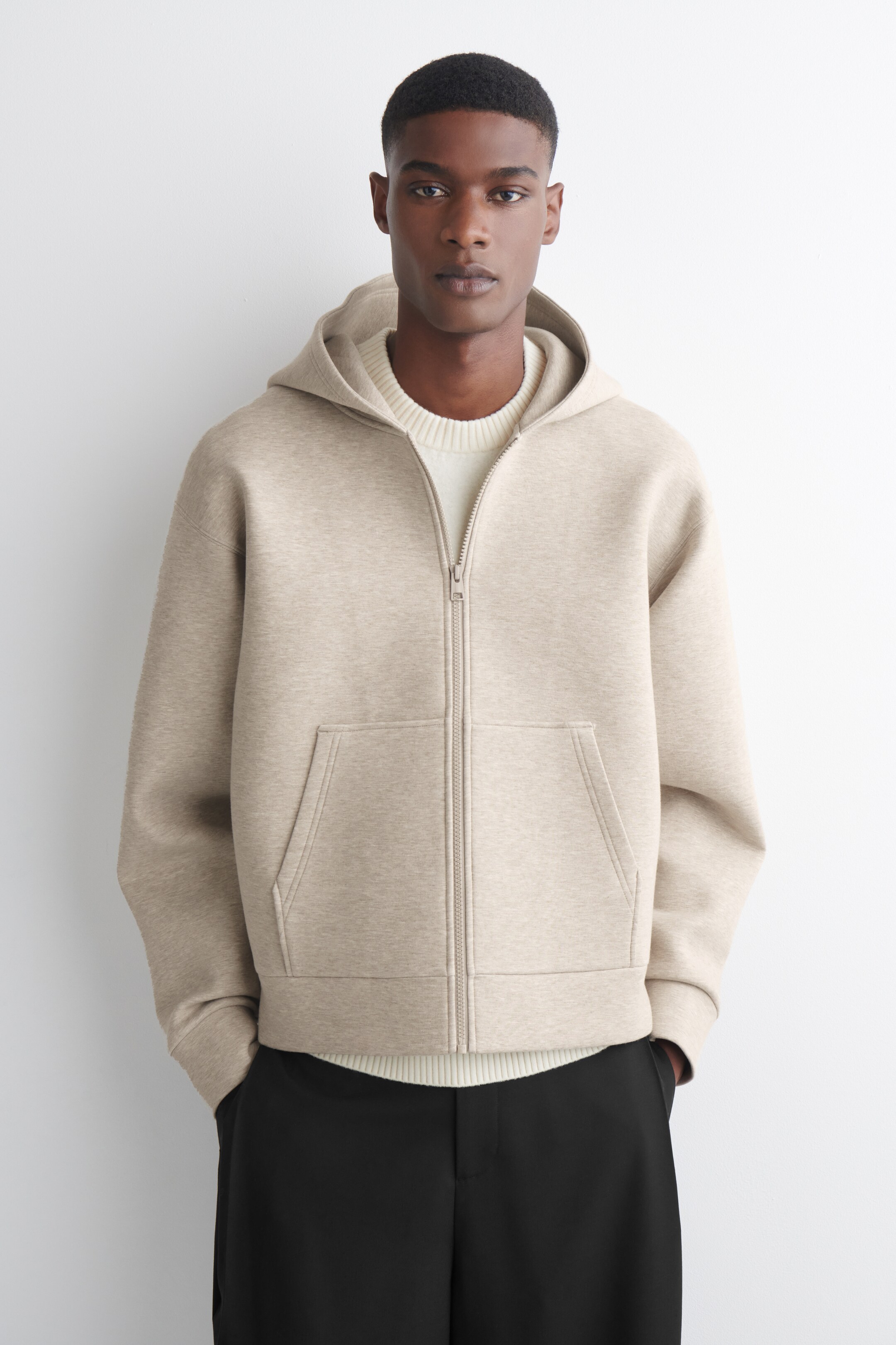 Größeres Bild anzeigen: OVERSIZED-KAPUZENJACKE AUS SCUBA-JERSEY - BEIGE - Men | H&M AT 1