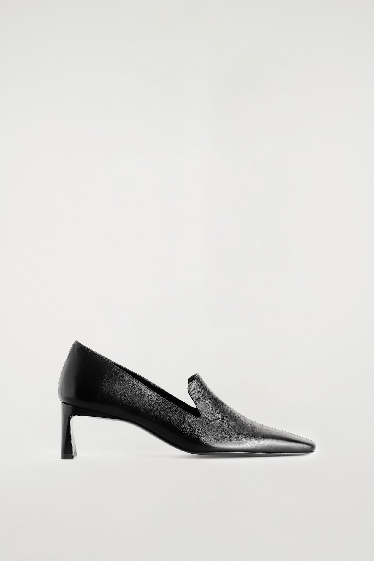 ANGULAR LEATHER HEELED LOAFERS — BLACK