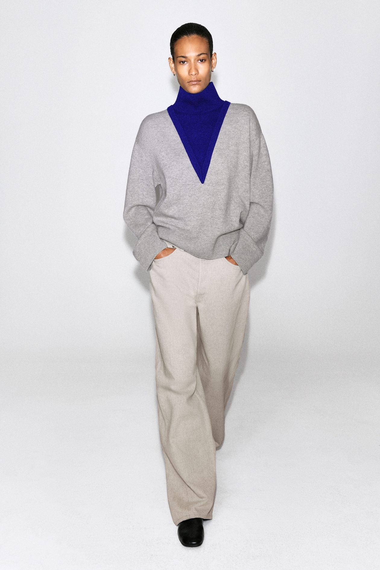 LAYERED MOCK-NECK MERINO WOOL SWEATER — GRAY / COBALT