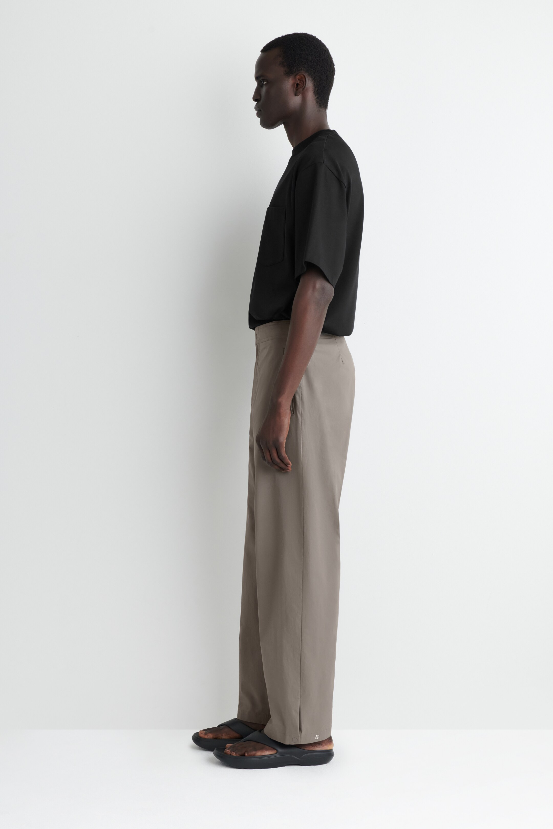 Größeres Bild ansehen: BAUMWOLLHOSE MIT BARREL-BEIN - GRAU - Men | H&M DE 3