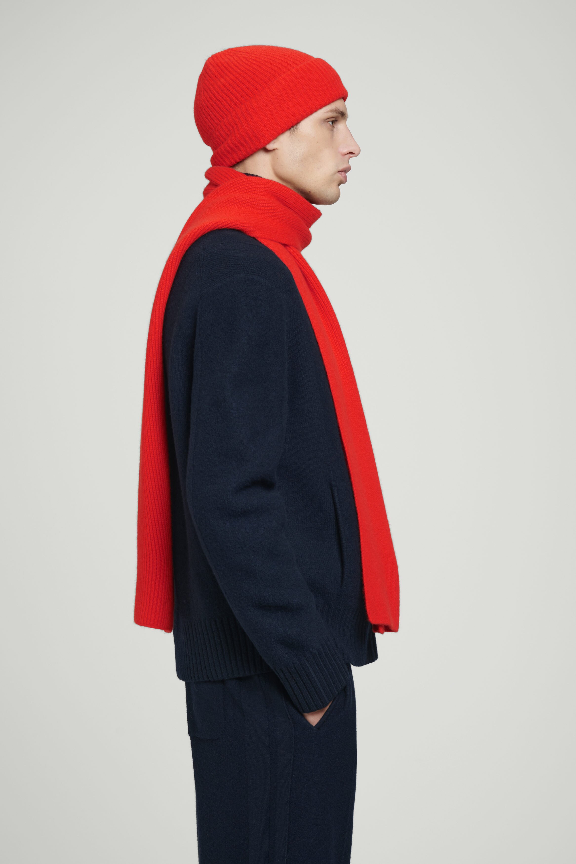 マフラー・ストール HUNTER UNISEX Rib Knit Cashmere Scarf Red HBW0001CNZRED FUDERU 2022 Women's New Year Red Fashion Winter Knitting