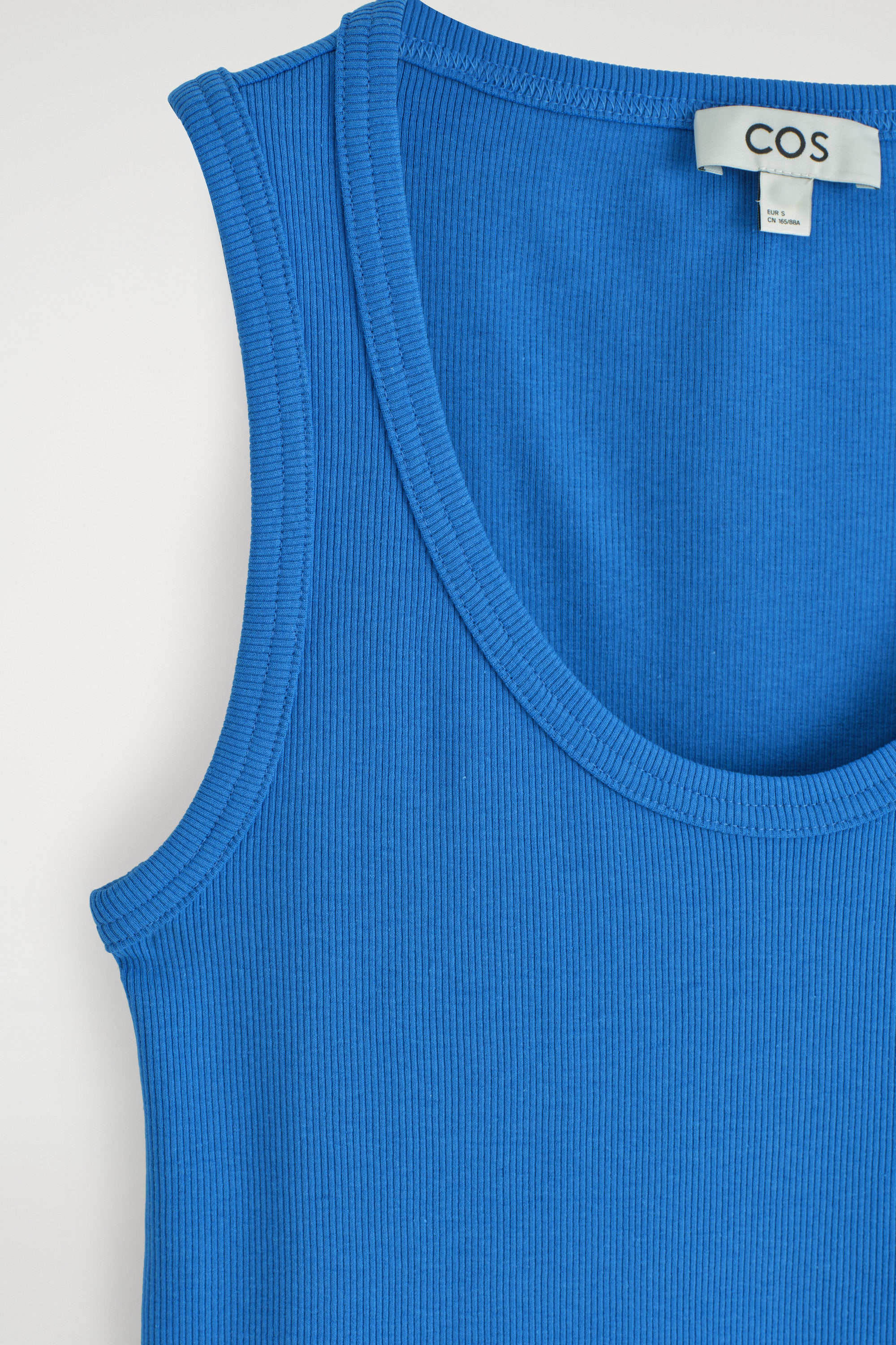 RIBBED SCOOP-NECK TANK TOP - BLUE | COS US