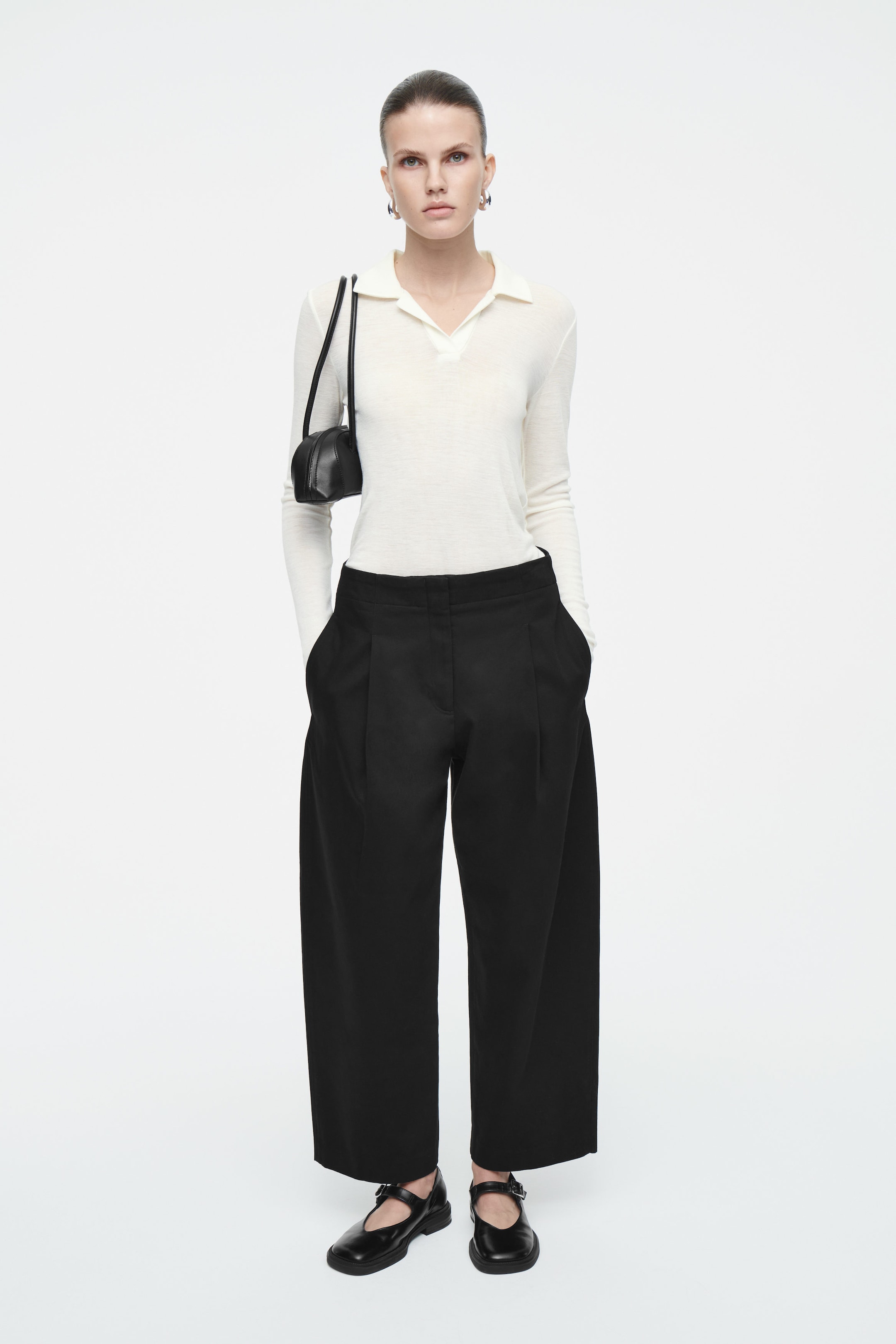PLEATED BARREL-LEG CHINOS