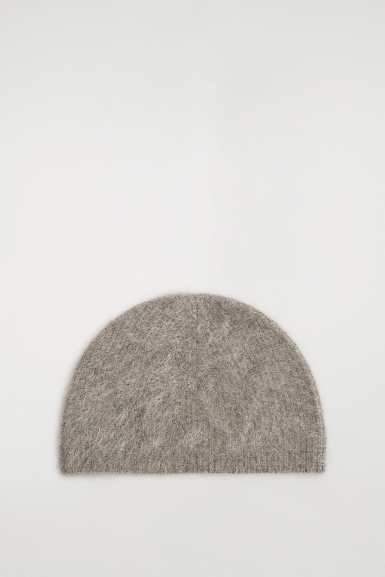 BRUSHED PURE CASHMERE BEANIE — BEIGE