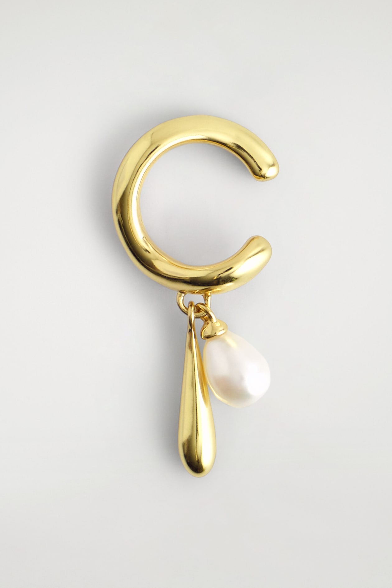 TEARDROP PEARL EAR CUFF — GOLD