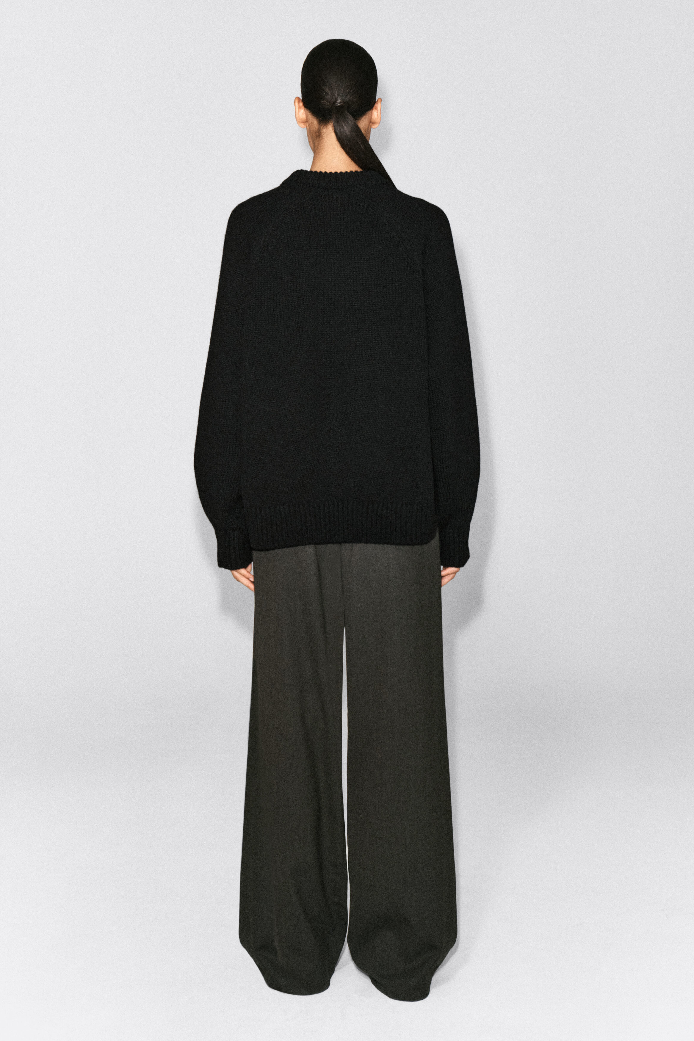 ROUNDED WOOL CREW-NECK SWEATER - BLACK | COS US