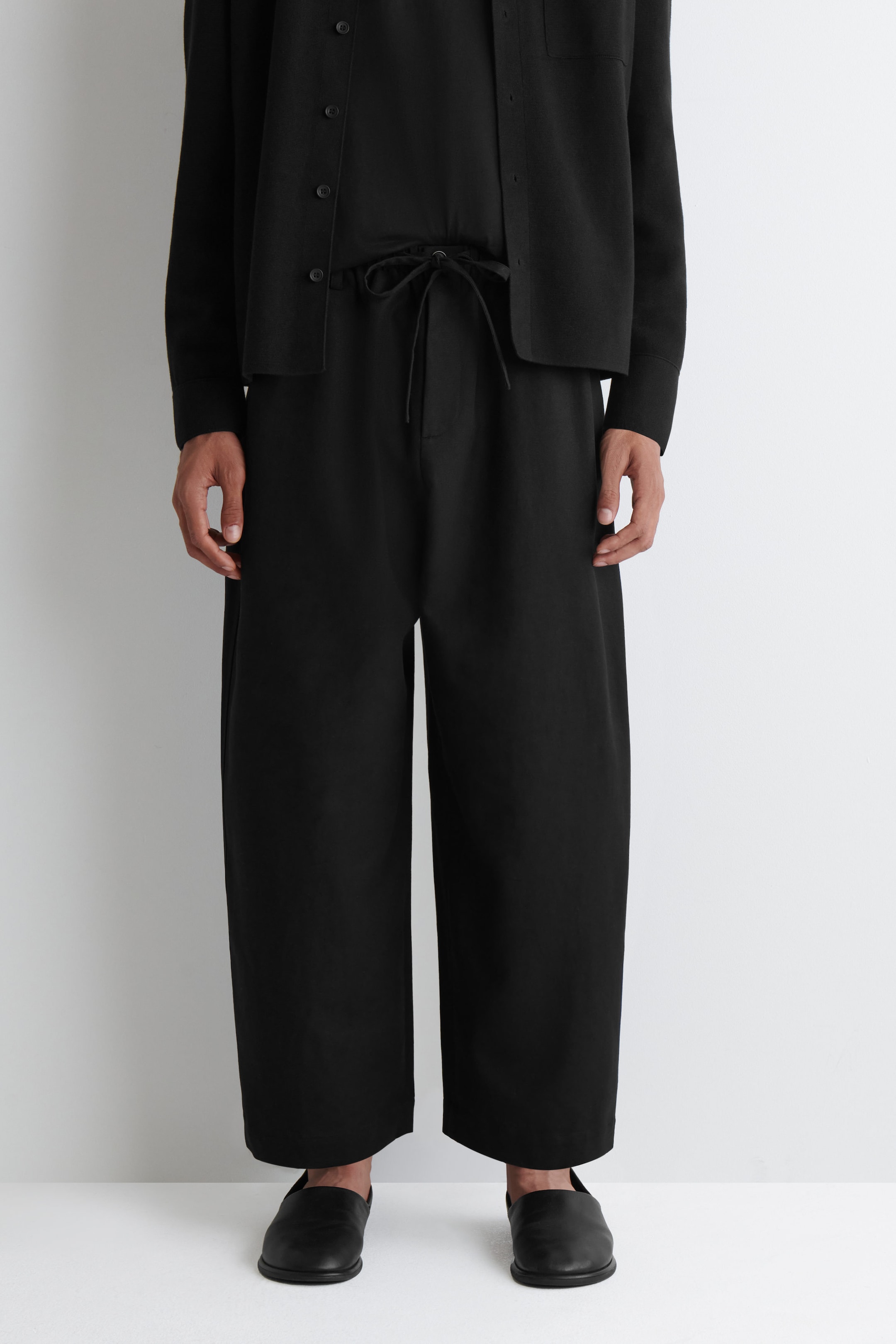 BARREL-LEG DRAWSTRING PANTS