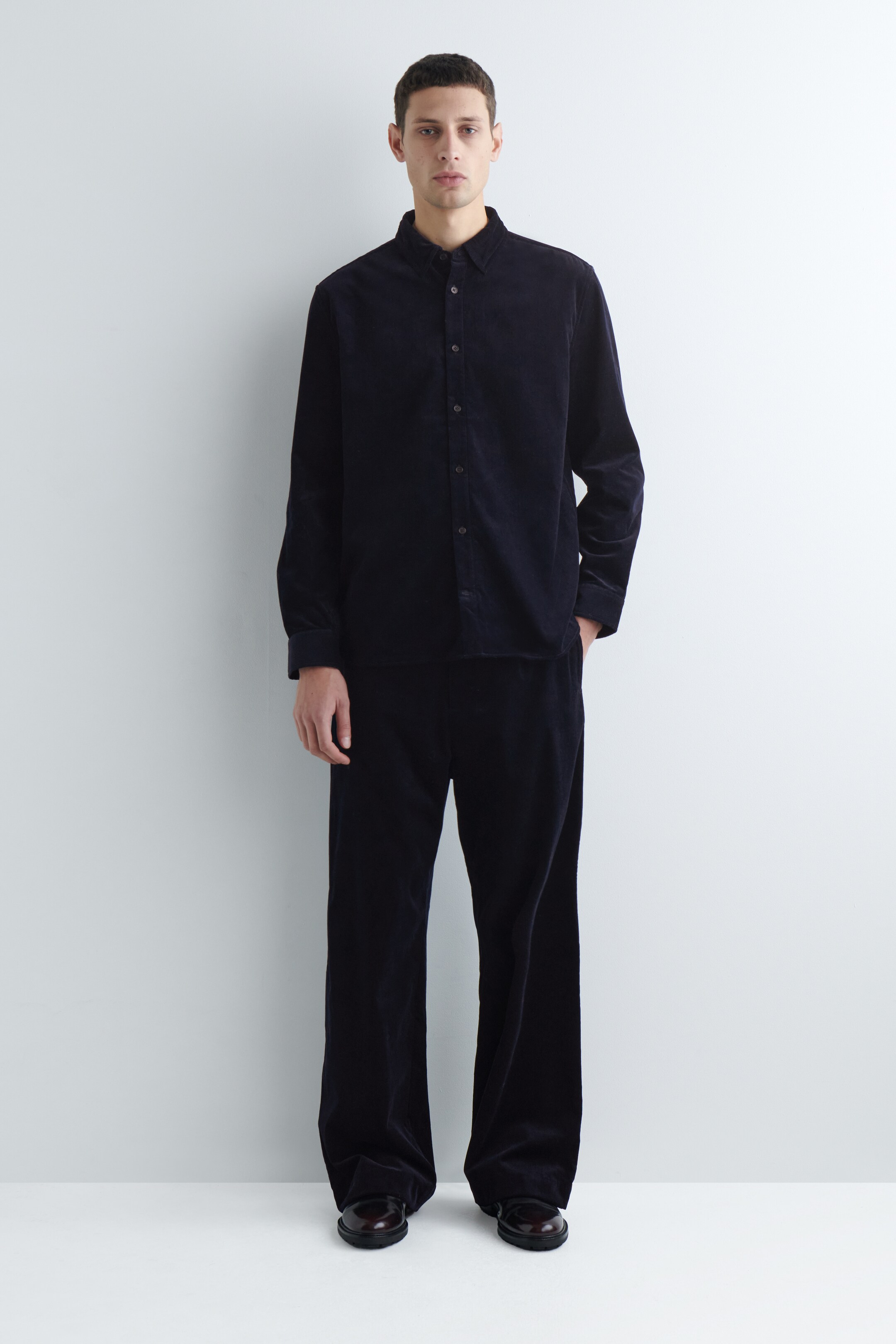 Grösseres Bild ansehen: LOCKERES CORDHEMD - NAVYBLAU - HERREN | H&M CH 2