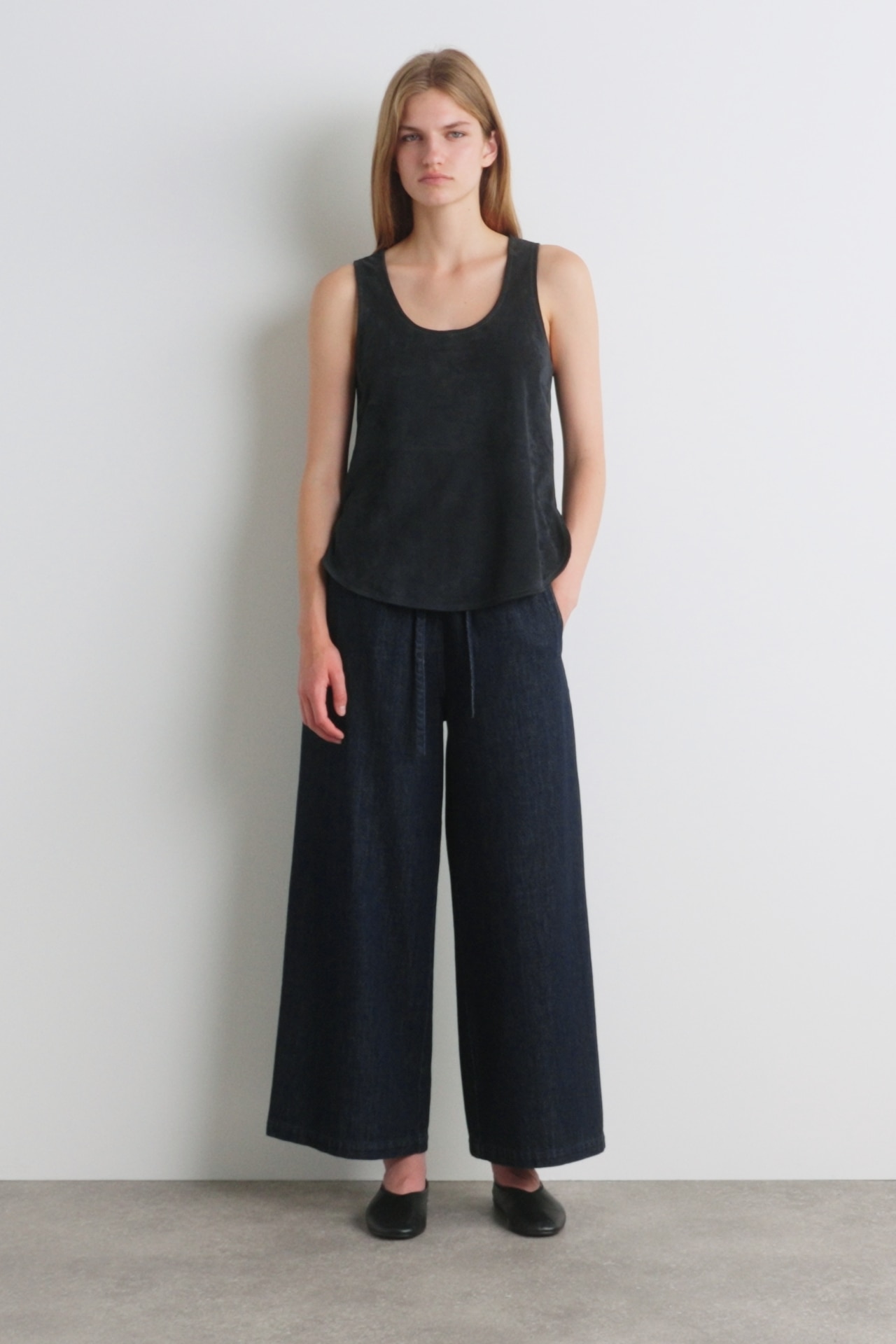 【oan】Daily Black Blue Wide Pants CROPPED DENIM WIDE-LEG PANTS - DARK BLUE | COS
