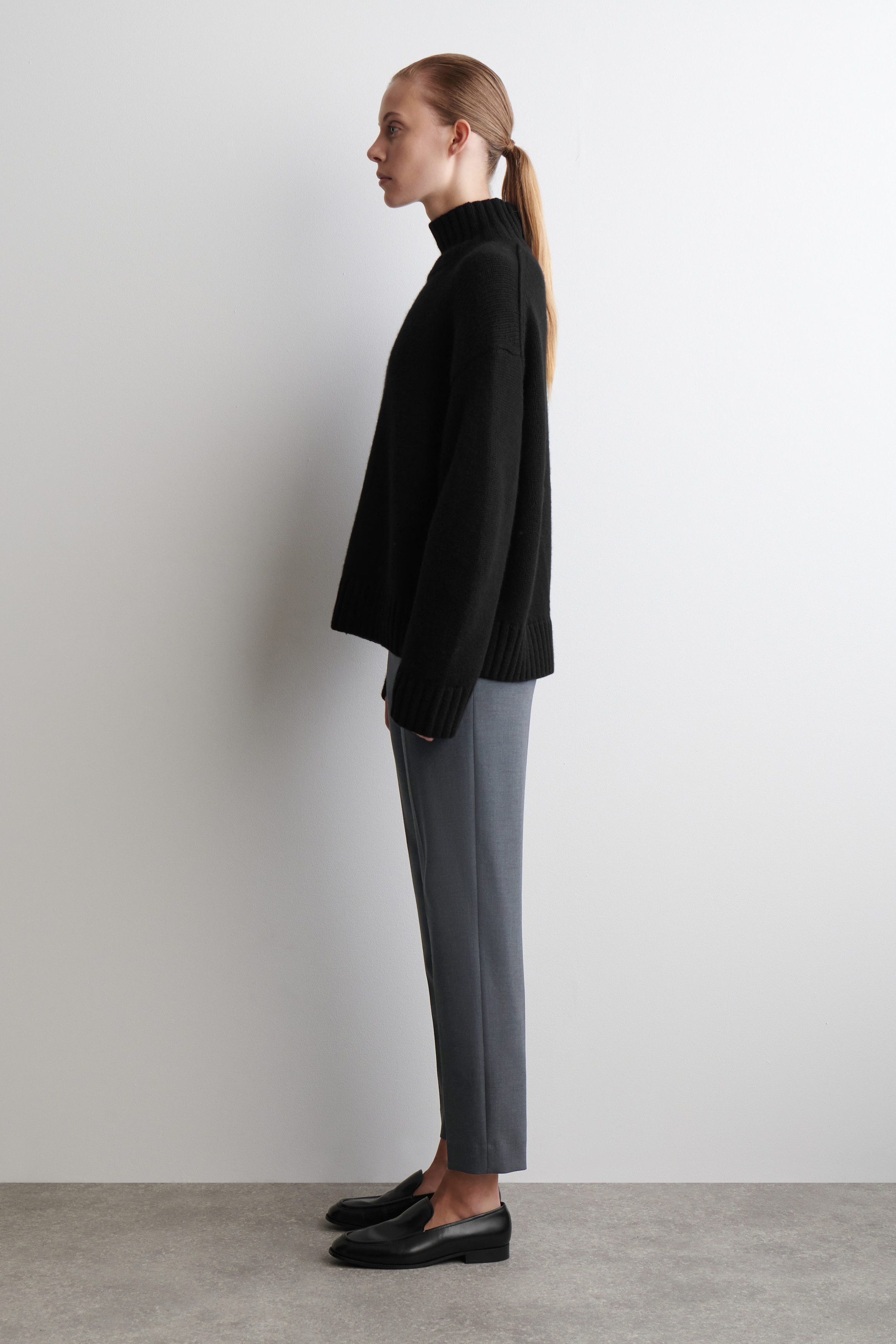 CROPPED SLIM-LEG PANTS