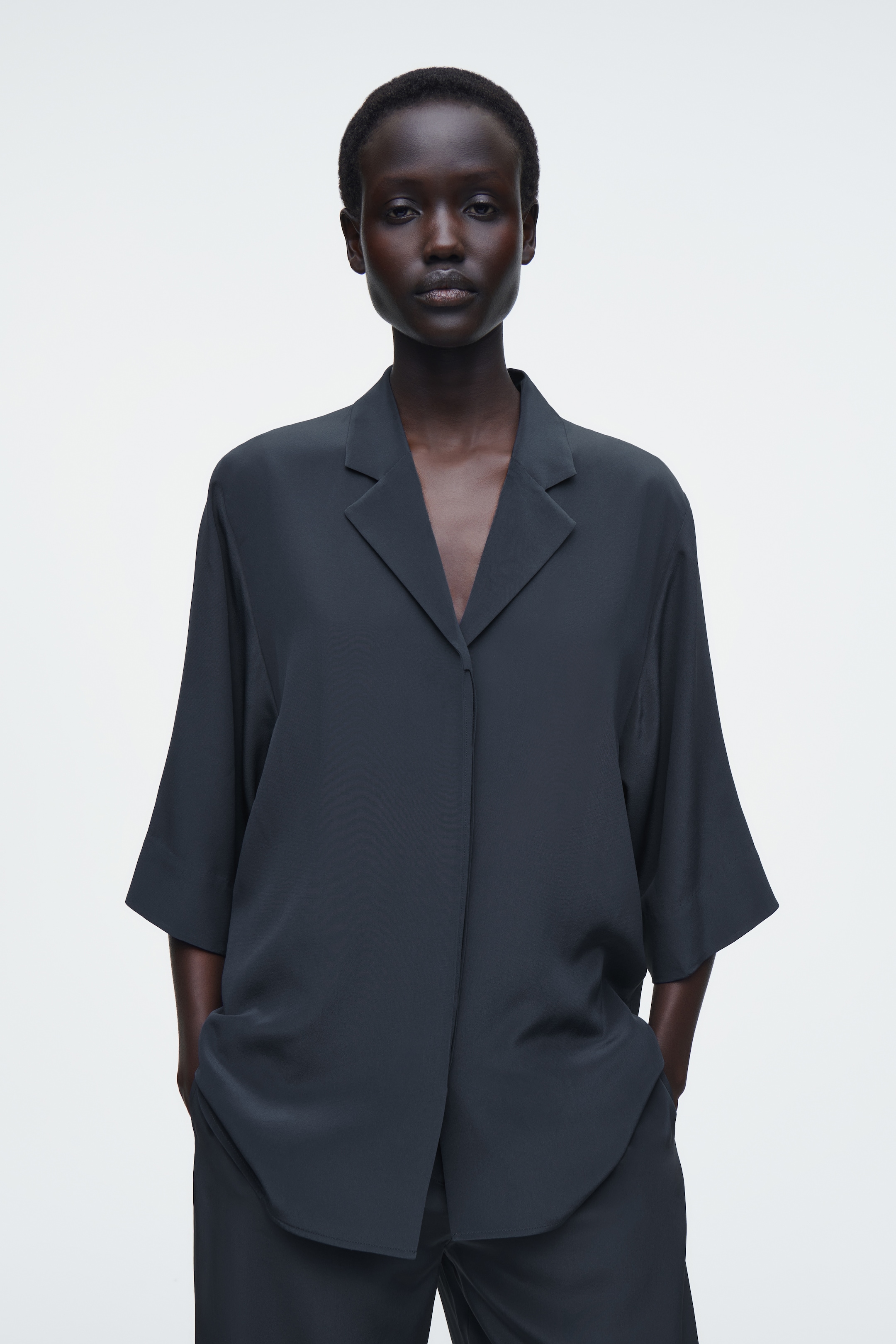 Grösseres Bild ansehen: SEIDENHEMD MIT REVERSKRAGEN - NAVYBLAU - DAMEN | H&M CH 1