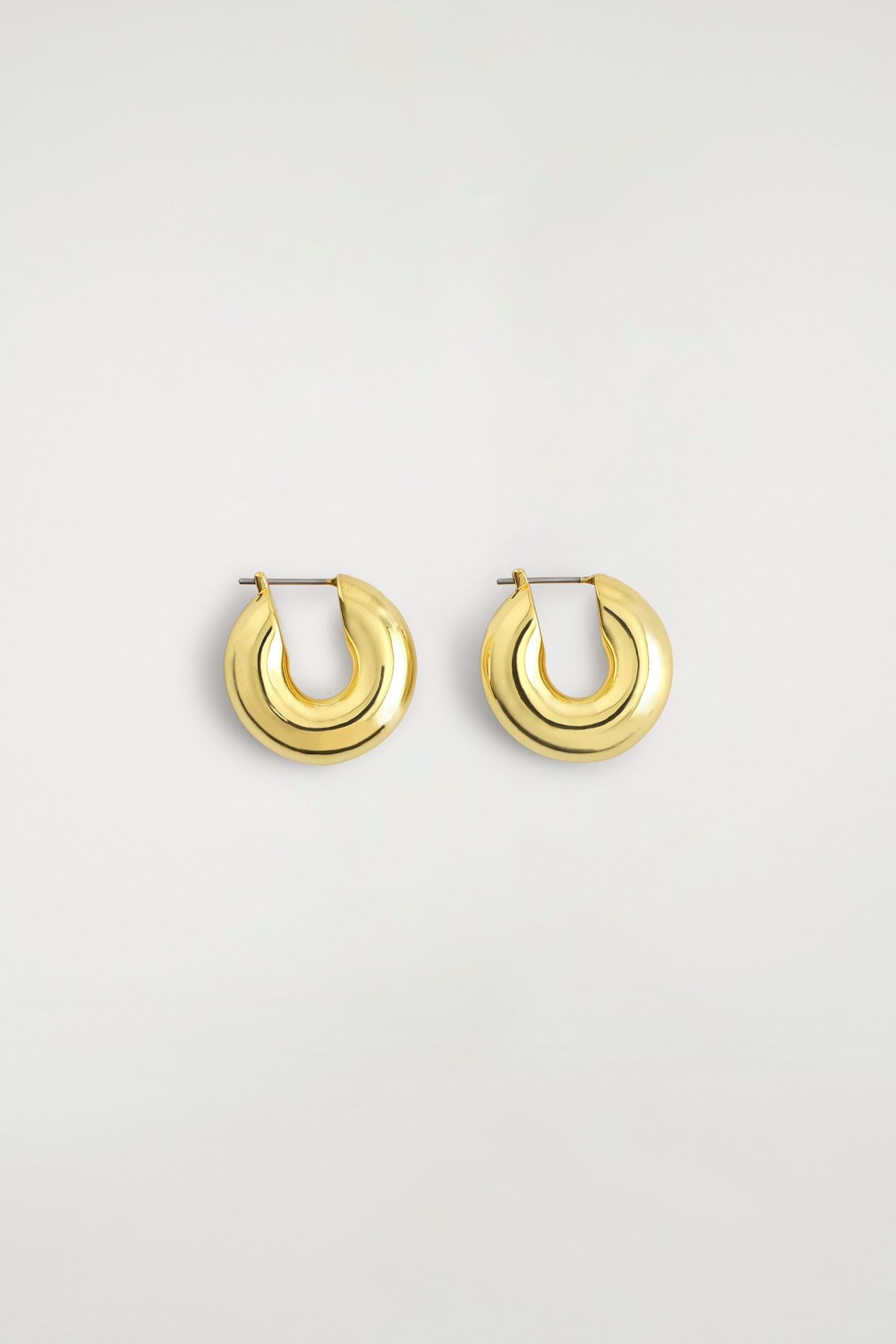 MINI CHUNKY HOOP EARRINGS — GOLD