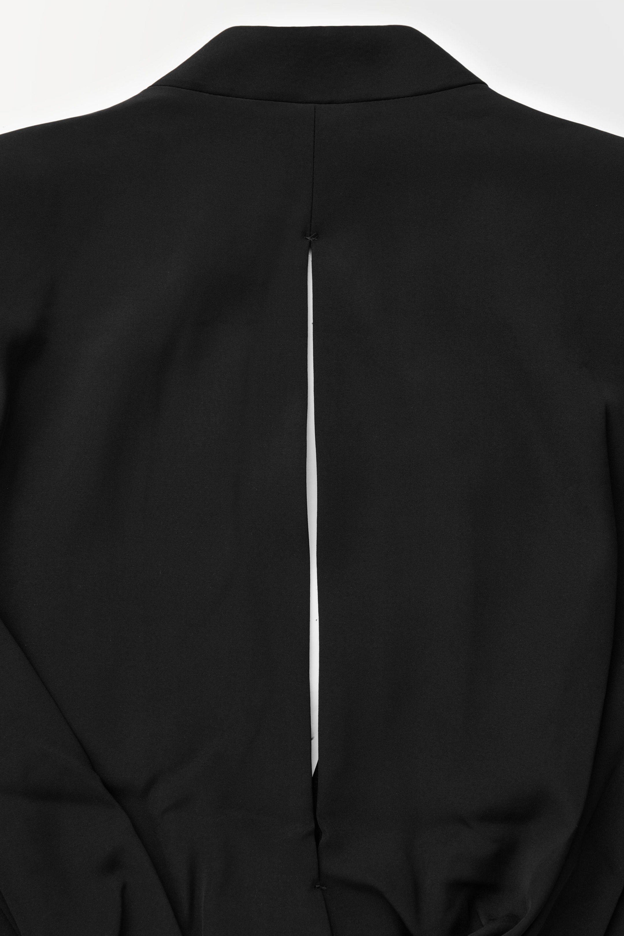 THE DRAPED-WAIST BLAZER