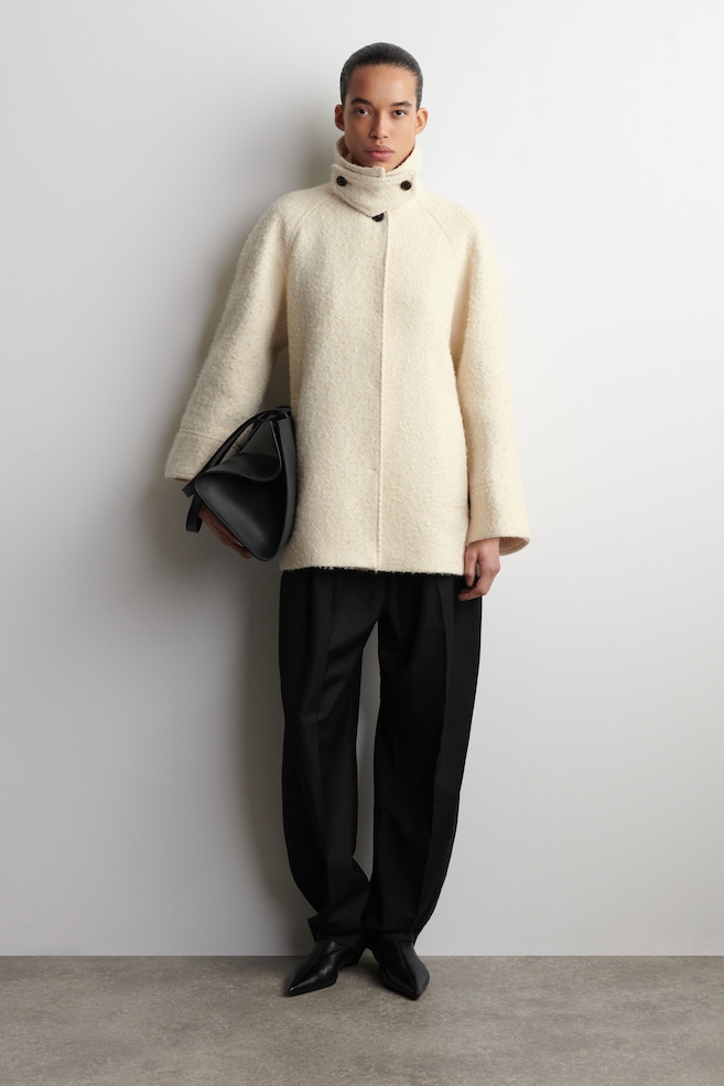 MOCK-NECK WOOL-HERRINGBONE SHORT COAT — CREAM