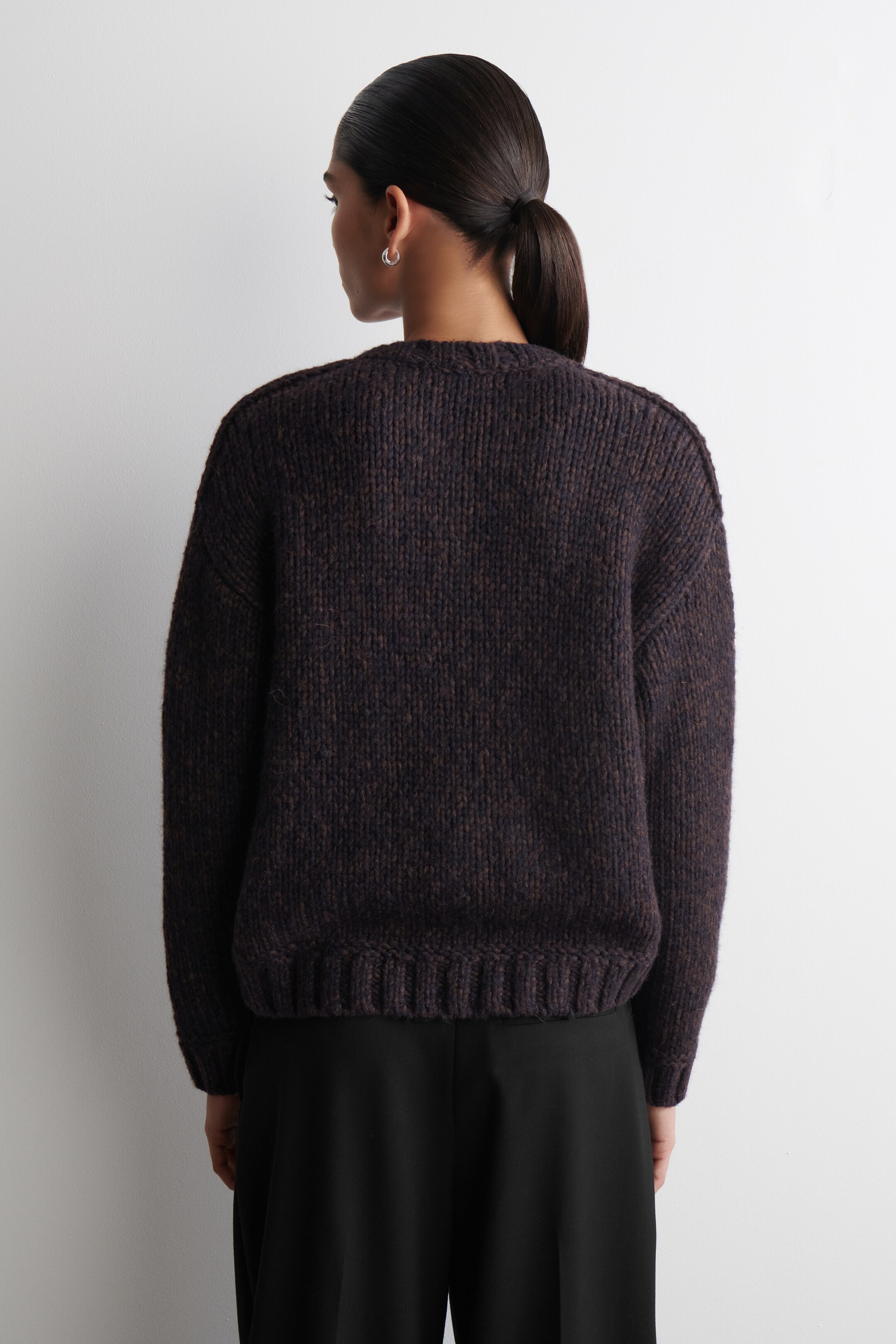 Vezi imaginea mai mare: CARDIGAN DIN LÂNĂ-ALPACĂ CU TEXTURĂ ÎN PUNCTE - BROWN / NAVY - FEMEI | H&M RO 5