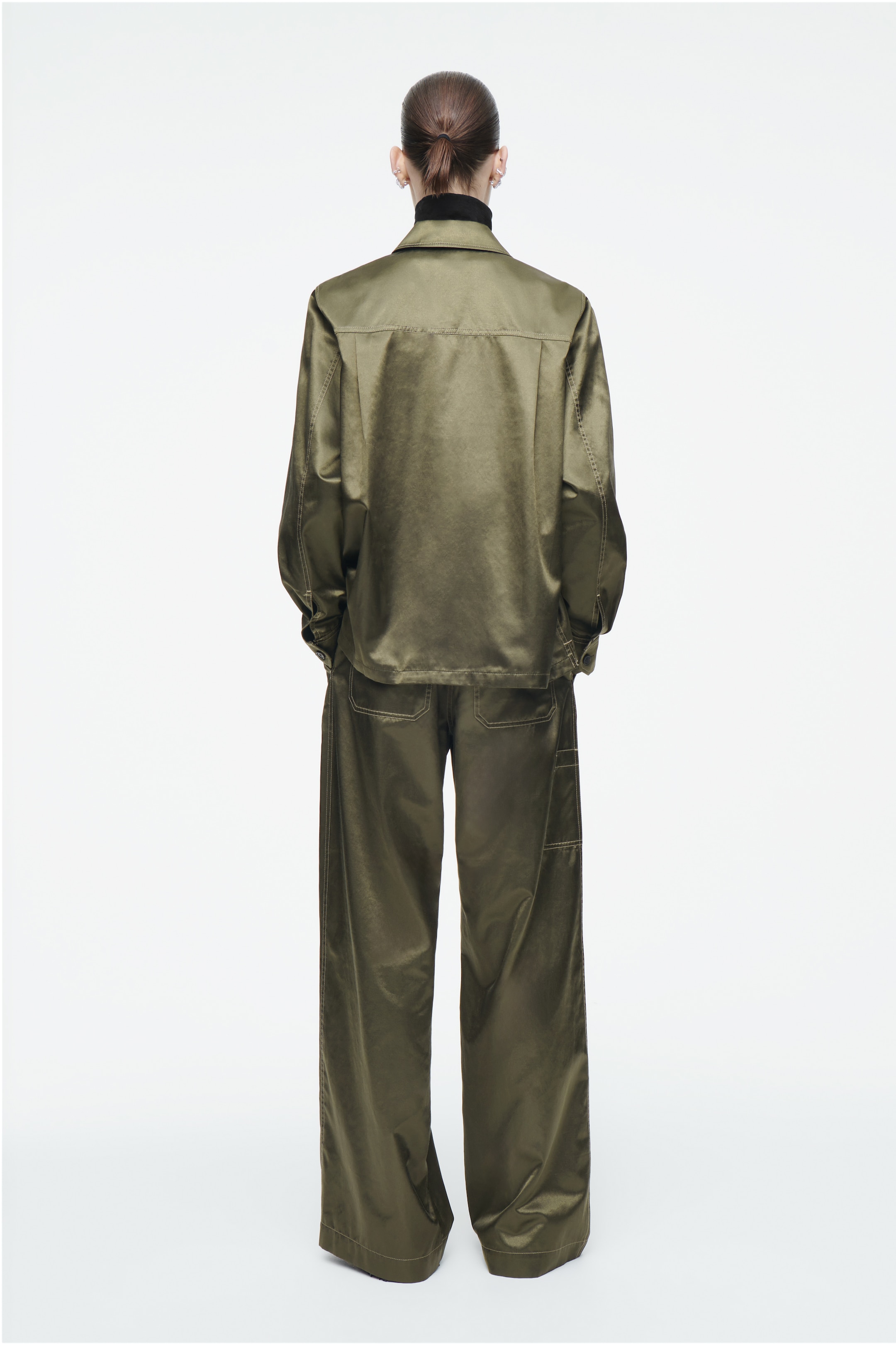 Agrandir l'image: PANTALON WORKWEAR SATINÉ À PLIS PIQUÉS - KAKI - FEMME | H&M CH 4