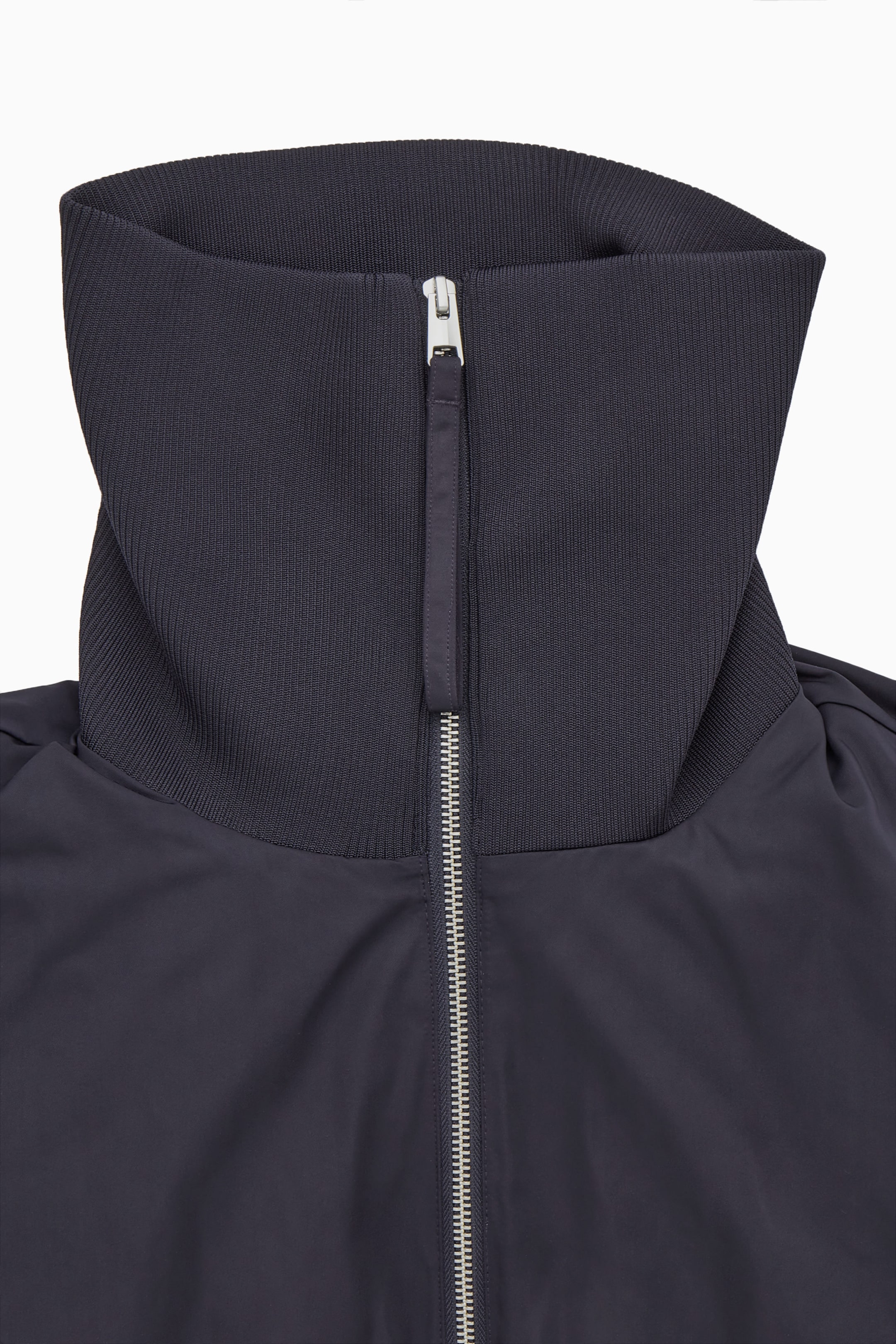 DAUNENJACKE MIT GERIPPTEM KRAGEN