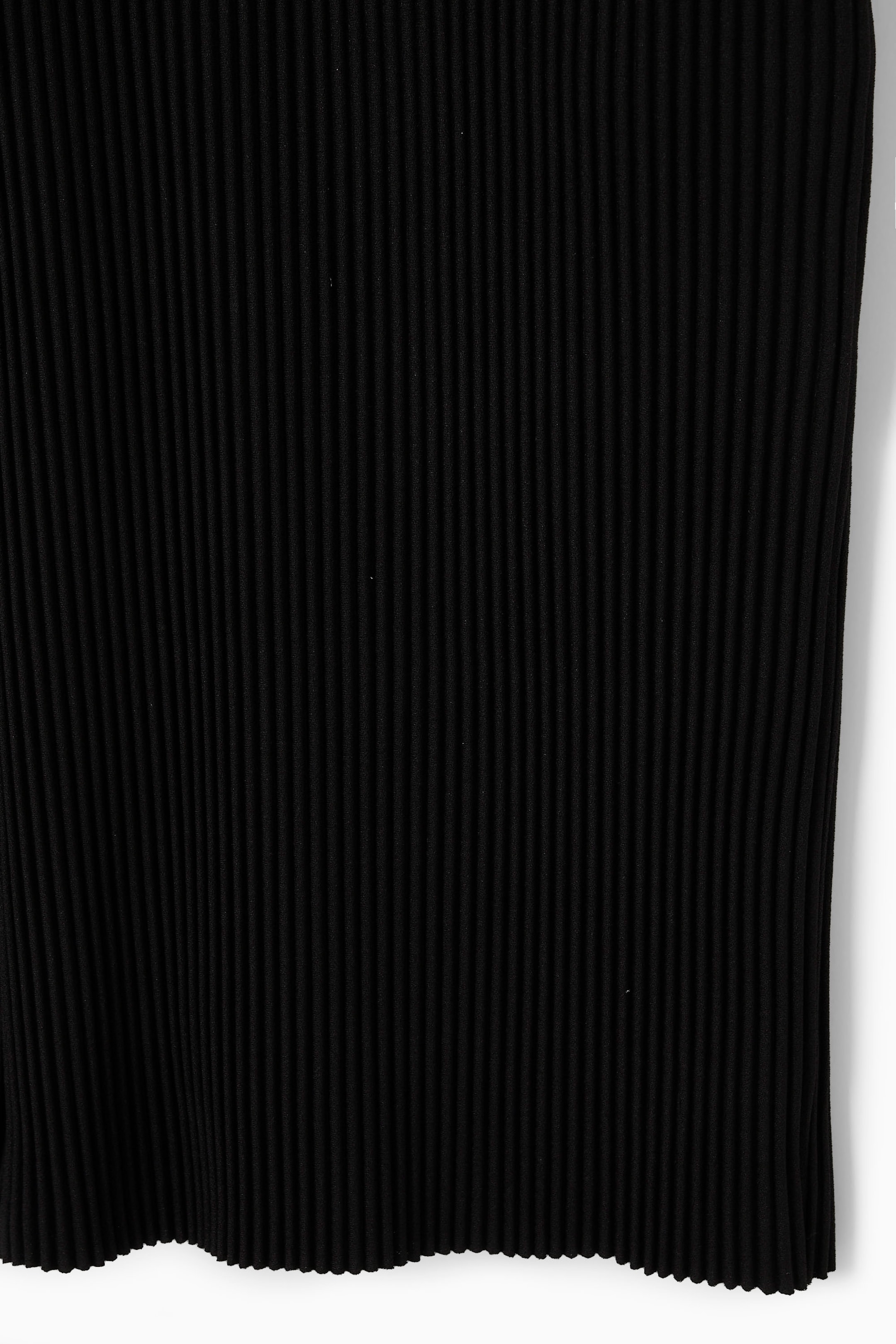 PLEATED BERMUDA SHORTS