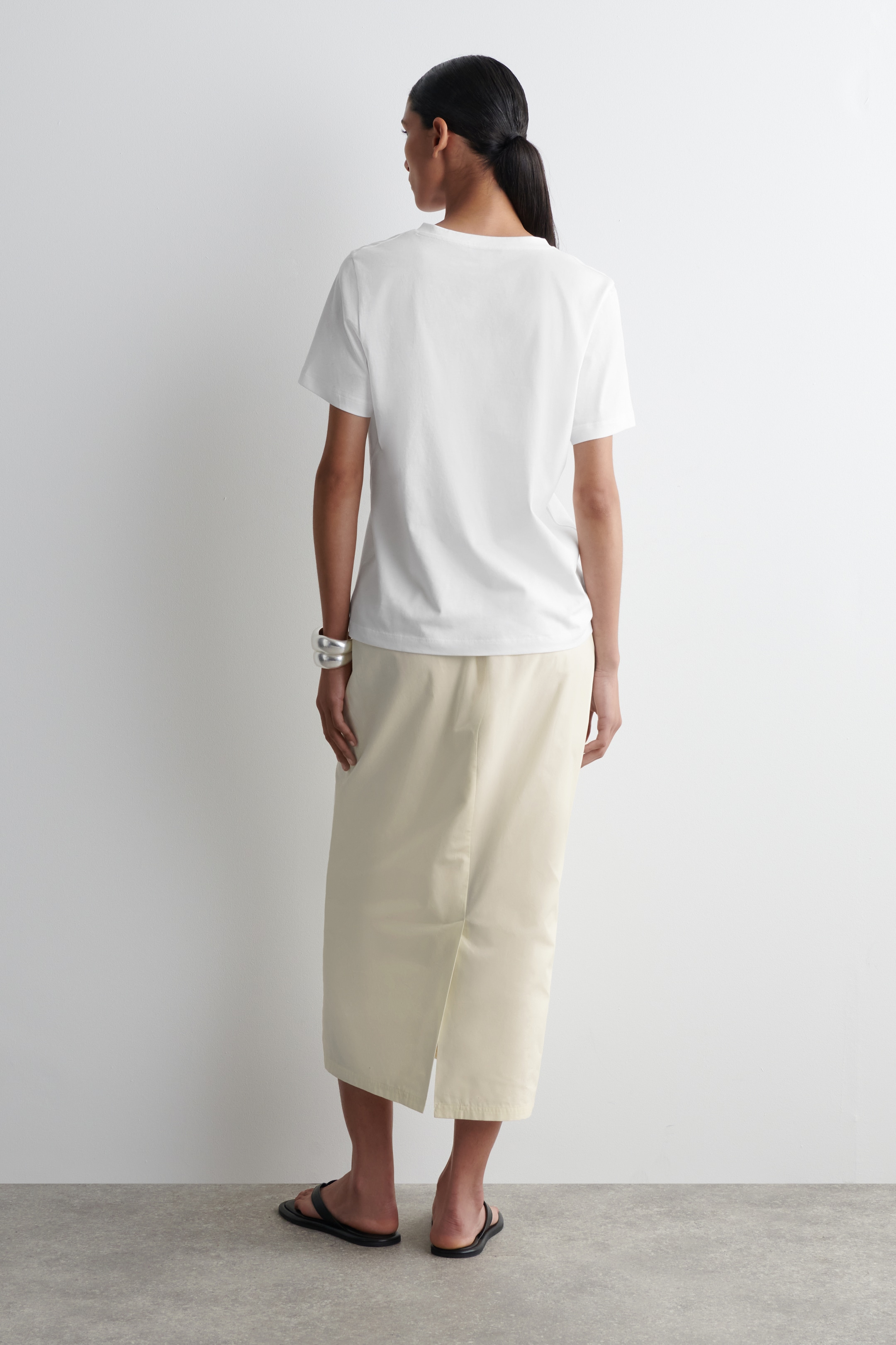 Visualizza immagine più grande: T-SHIRT IN COTONE CON SCOLLO A V - BIANCO - DONNA | H&M IT 2