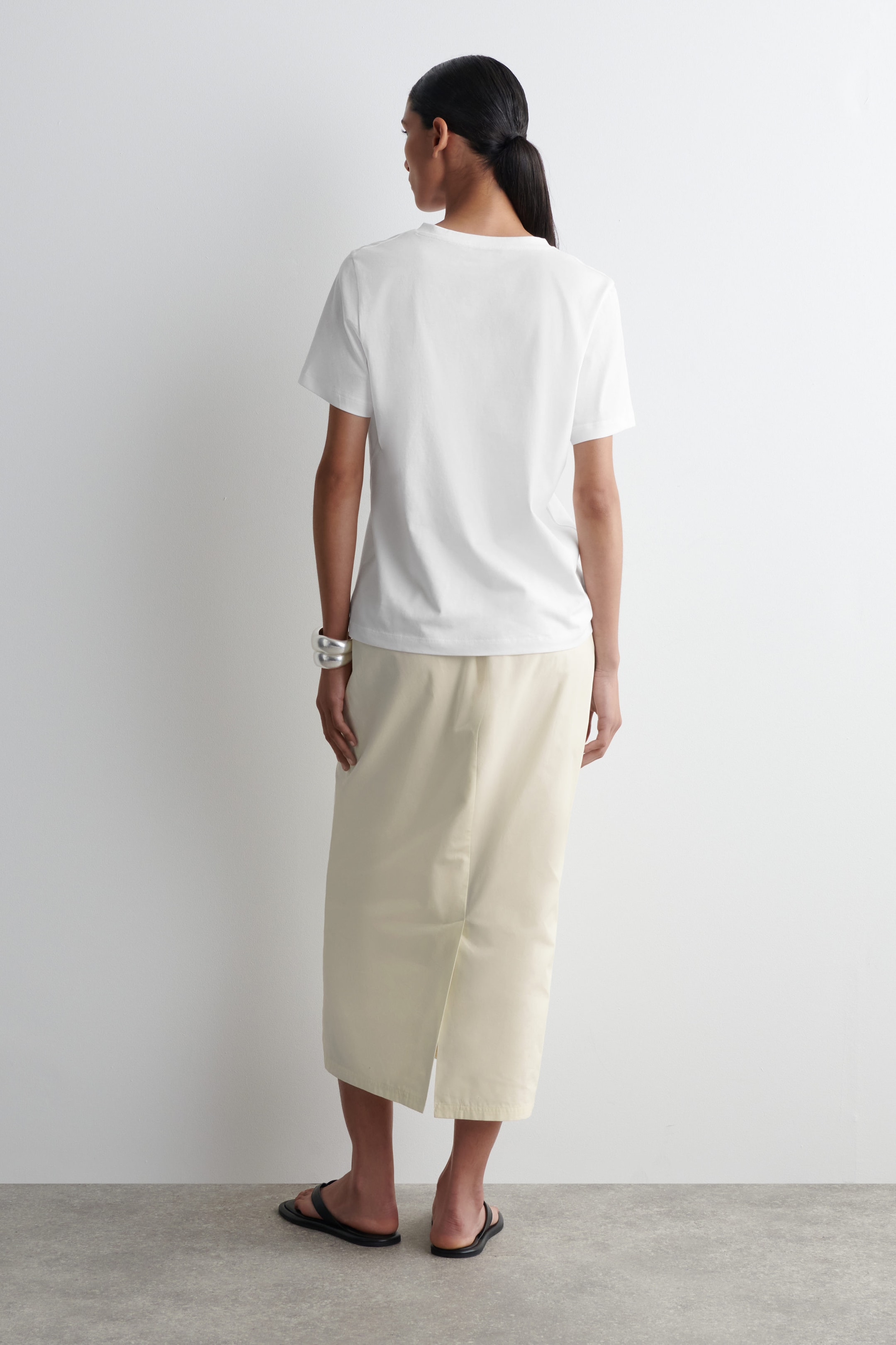 V-NECK COTTON T-SHIRT