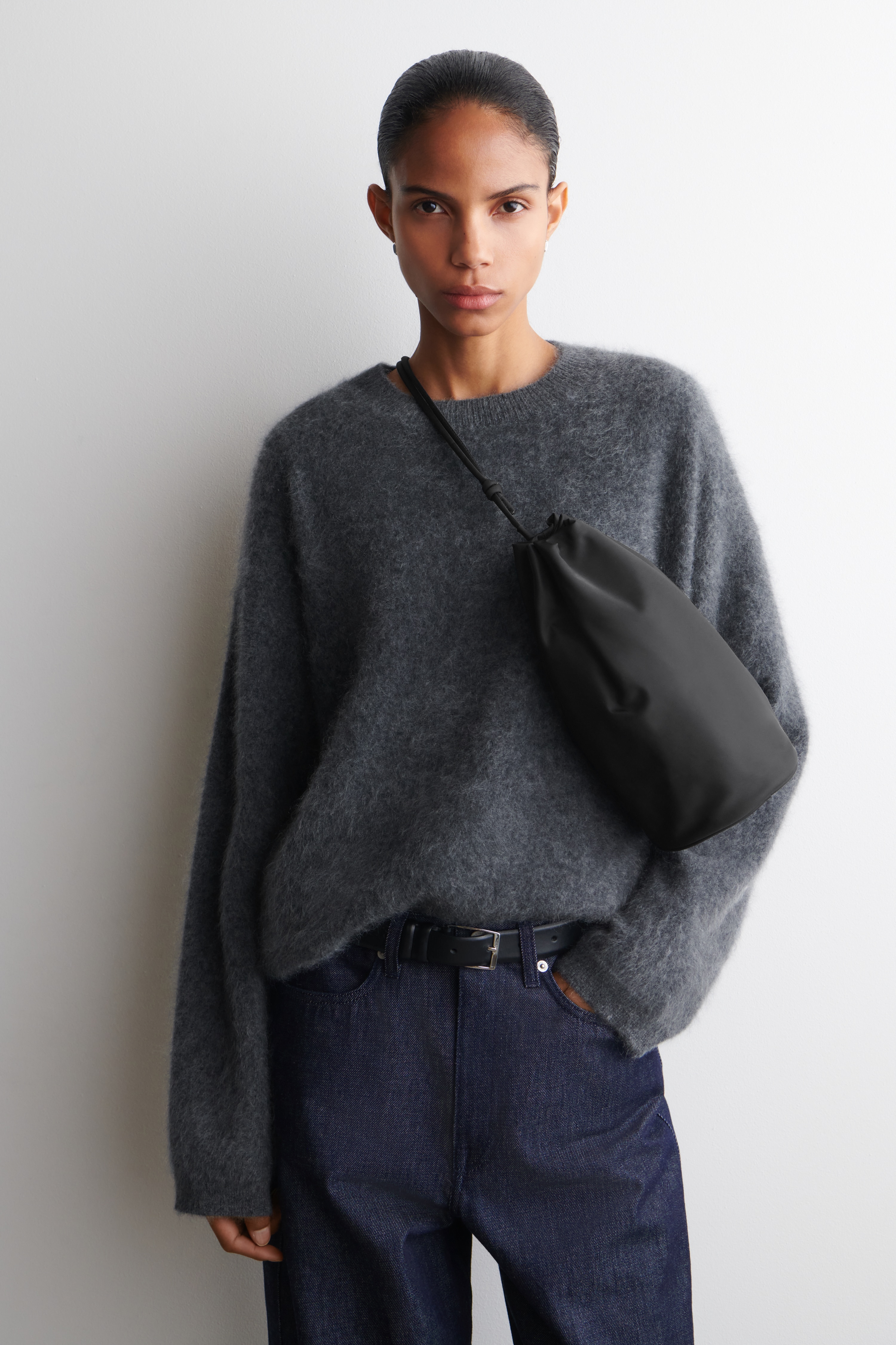 SAC BANDOULIÈRE À CORDON DE SERRAGE - NYLON - NOIR