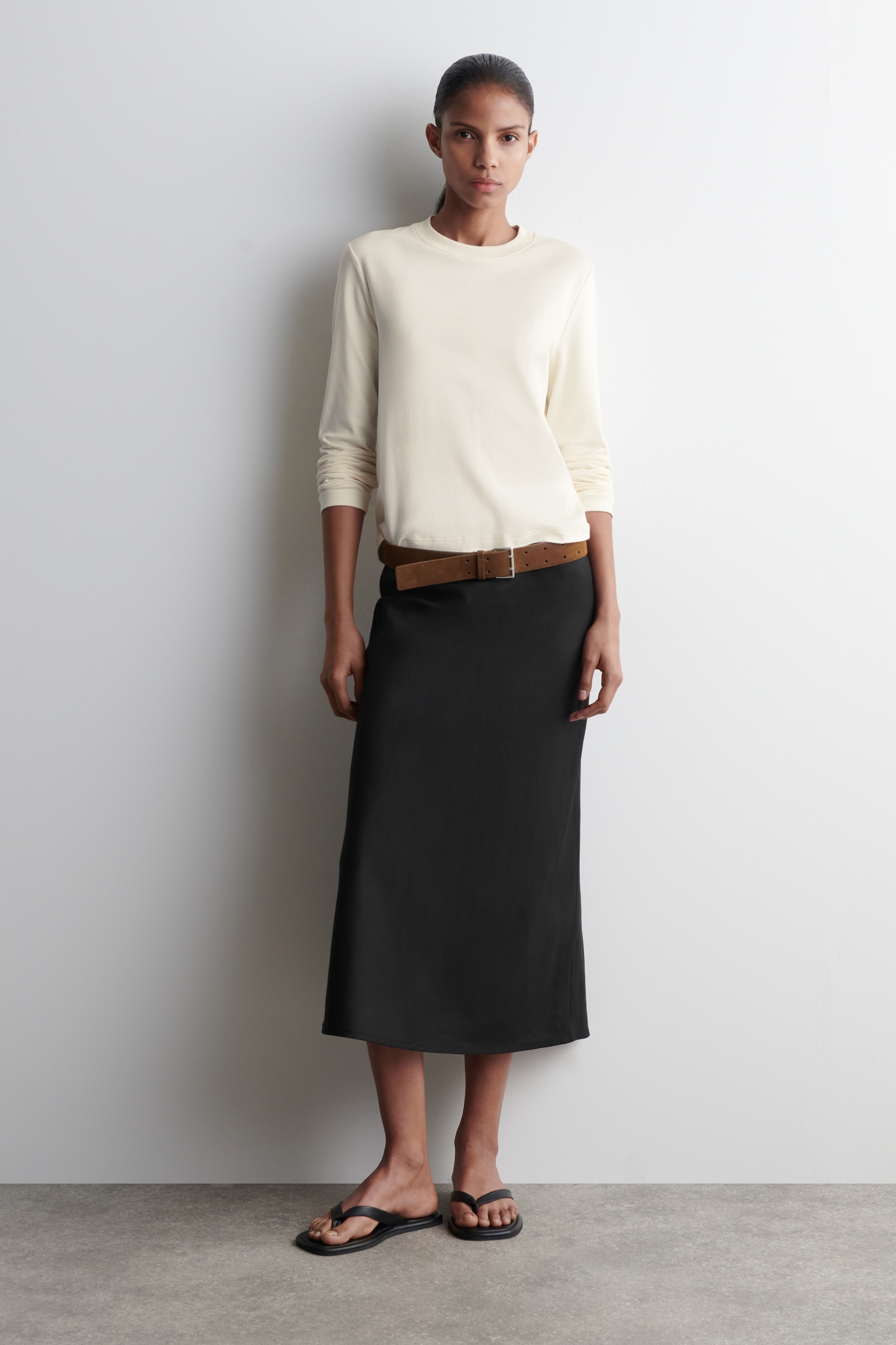 Agrandir l'image: T-SHIRT À MANCHES LONGUES REGULAR ÉLÉGANT - BEIGE / NON TEINT - FEMME | H&M CH 2