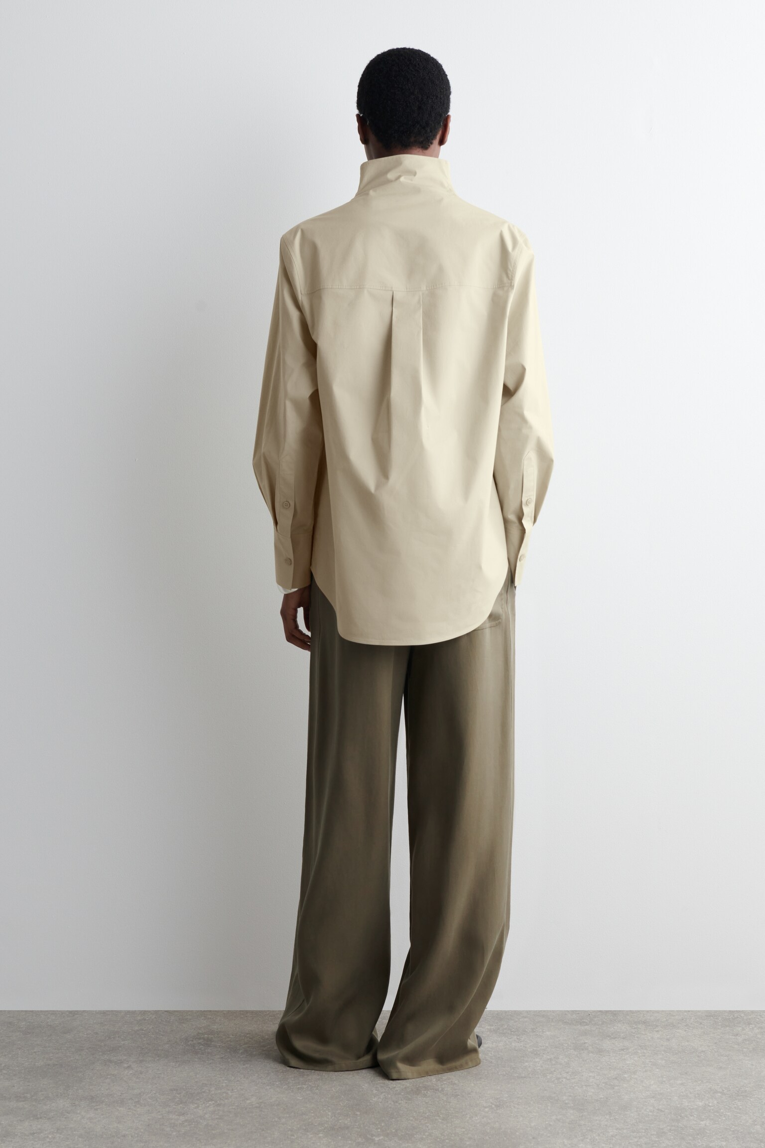 CAMISA CUELLO DE EMBUDO RELAXED FIT - CAQUI - 5
