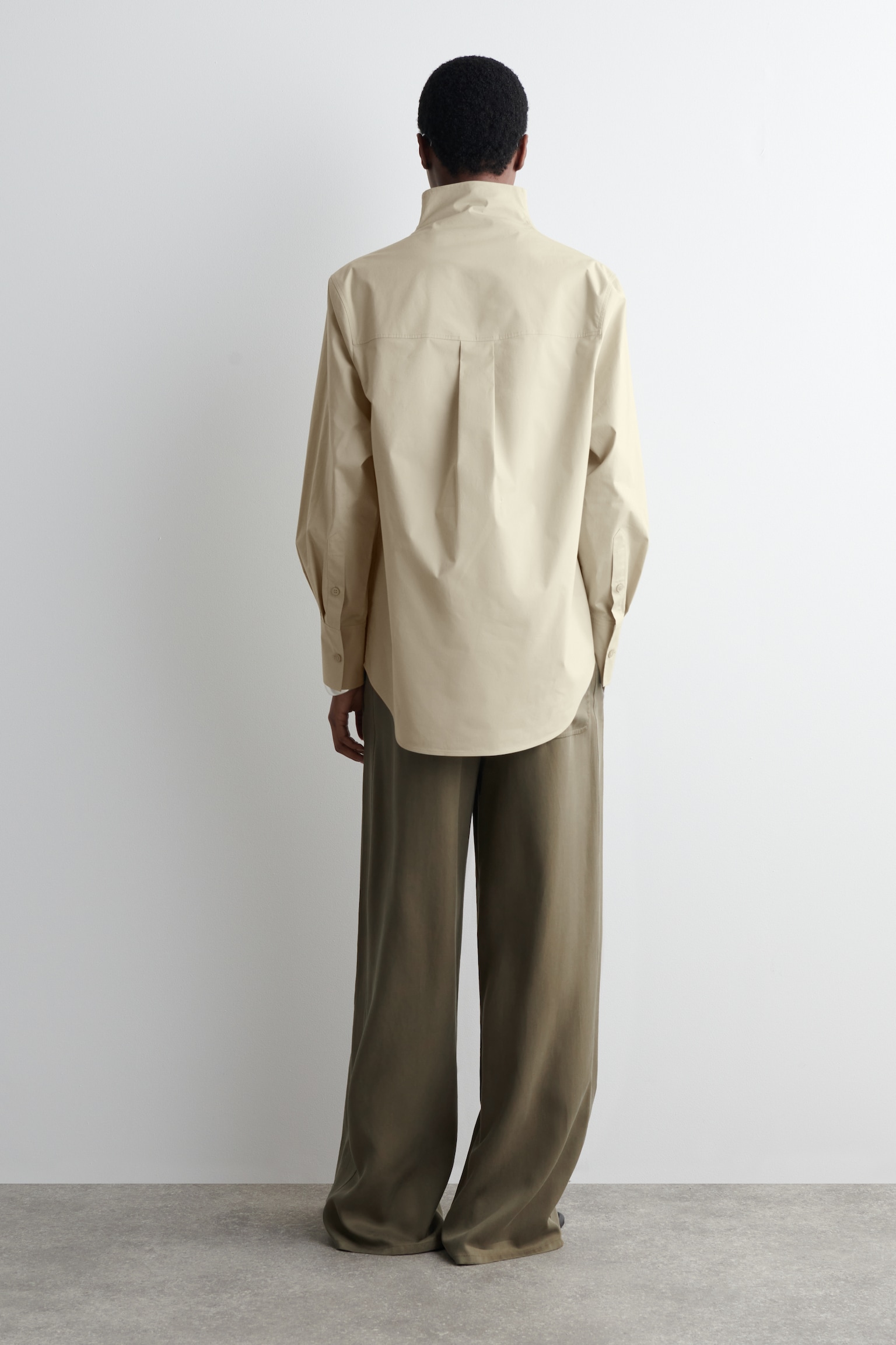 CAMISA CUELLO DE EMBUDO RELAXED FIT - CAQUI - 6