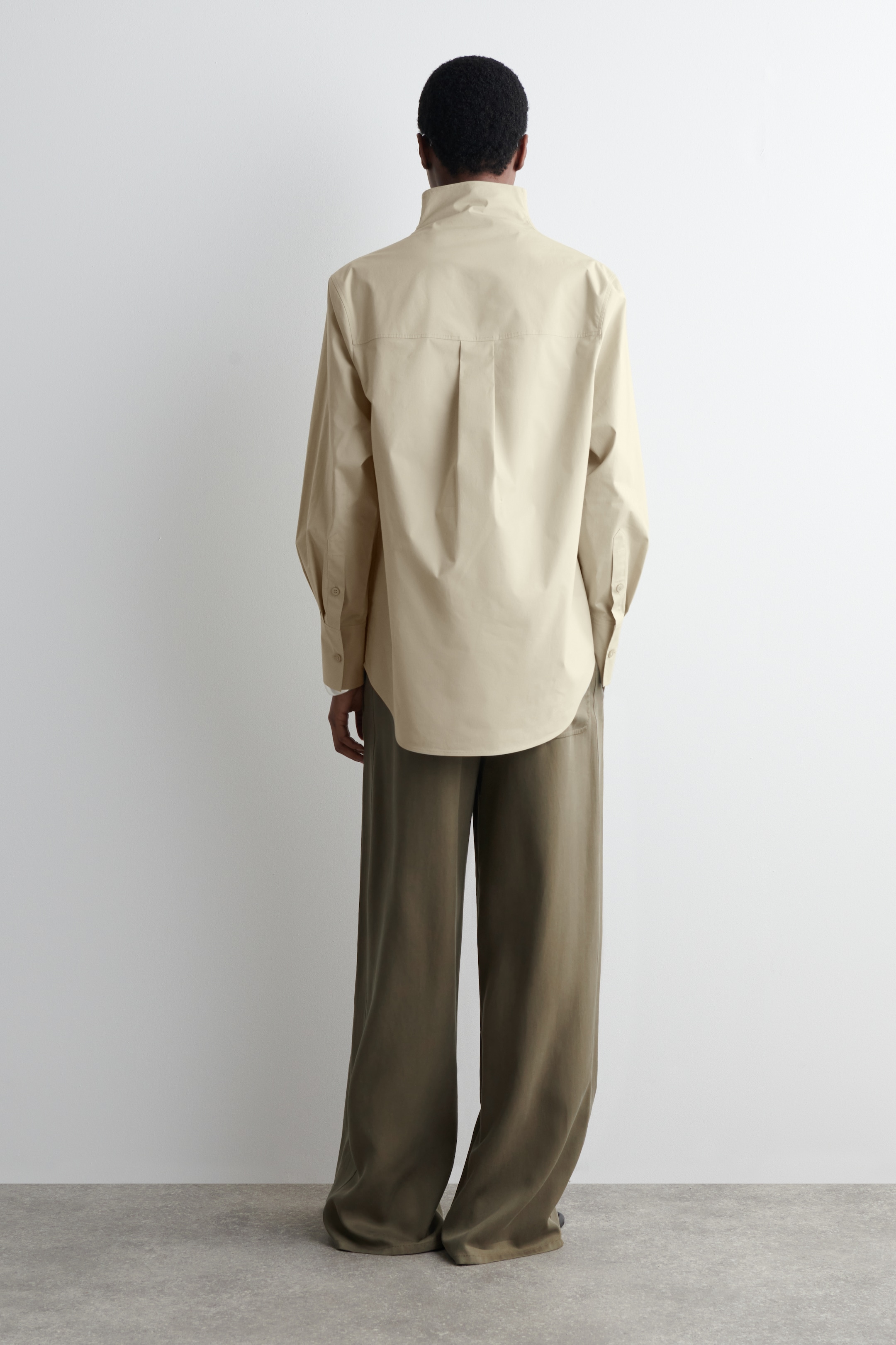 Zobacz większy obraz: KOSZULA Z WYSOKIM KOŁNIERZYKIEM – RELAXED FIT - KHAKI - ONA | H&M PL 4