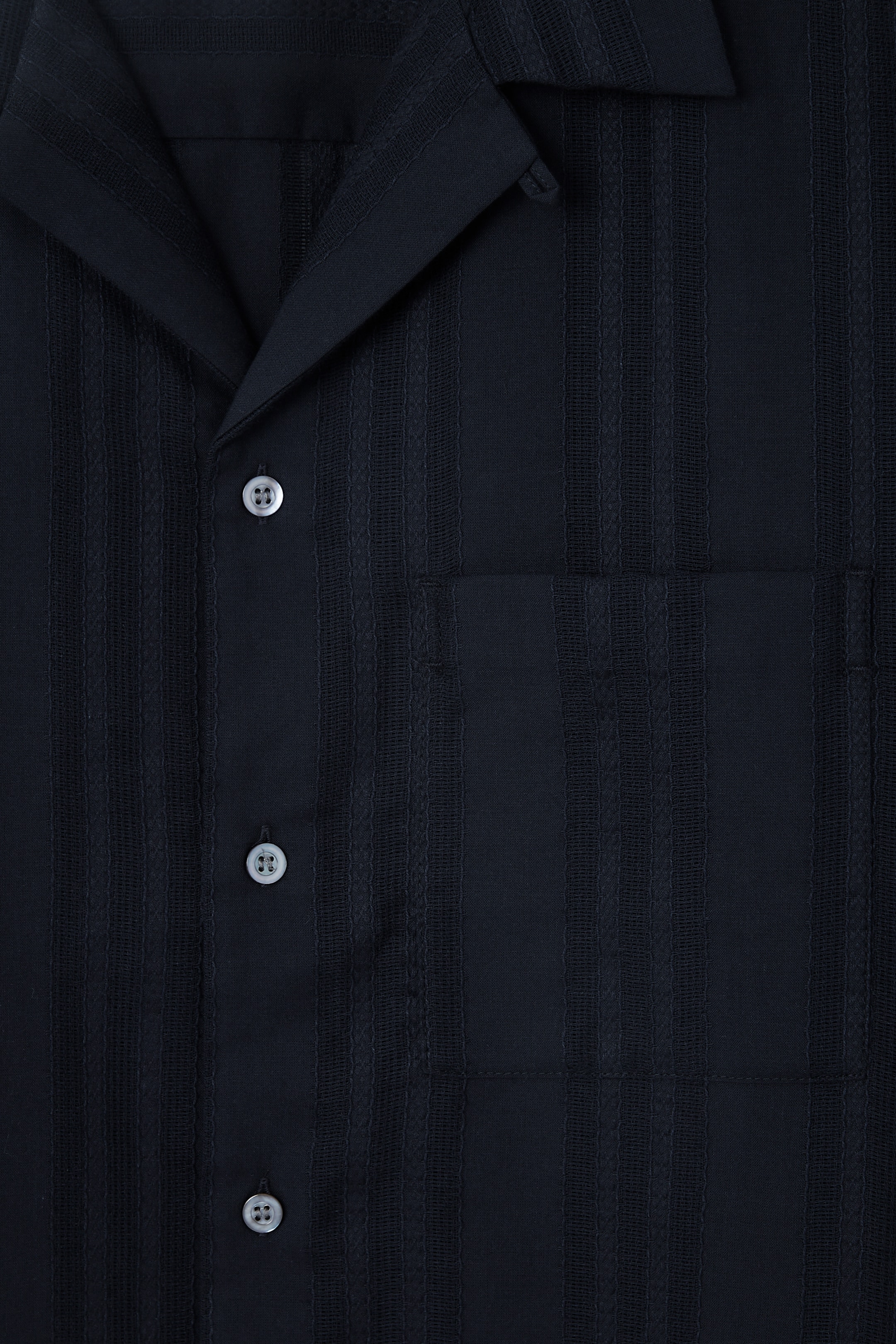 Grösseres Bild ansehen: KURZARMHEMD AUS BAUMWOLLE MIT JACQUARD-STREIFEN - NAVYBLAU - HERREN | H&M CH 2
