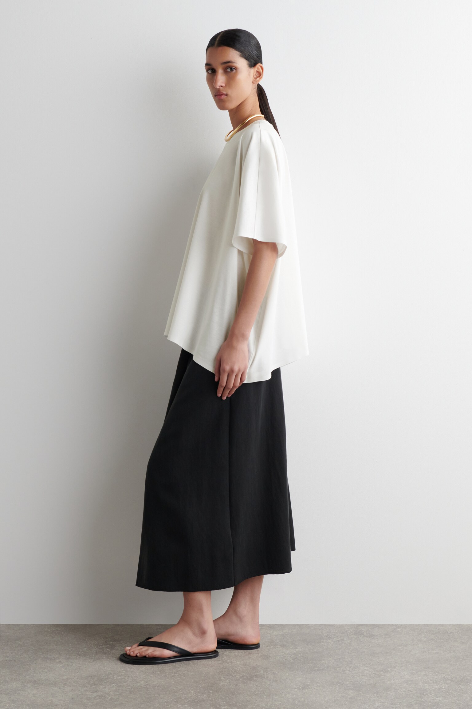 CAMISETA OVERSIZE CON MANGAS MURCIÉLAGO - BLANCO/NEGRO - 9