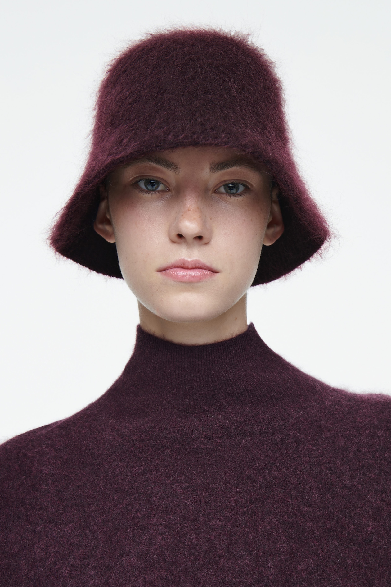 MOHAIR BUCKET HAT - BURGUNDY | COS