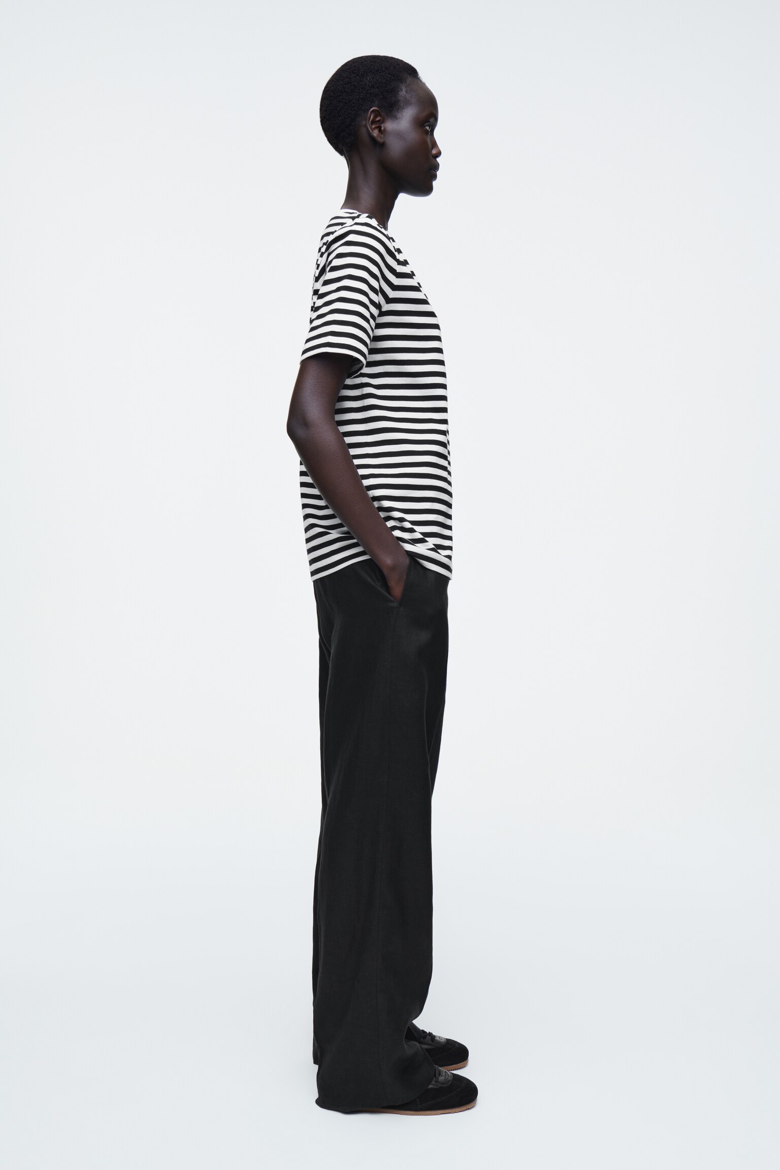 24/7 REGULAR V-NECK T-SHIRT - BLACK / WHITE / STRIPED/WHITE/BLACK - 3