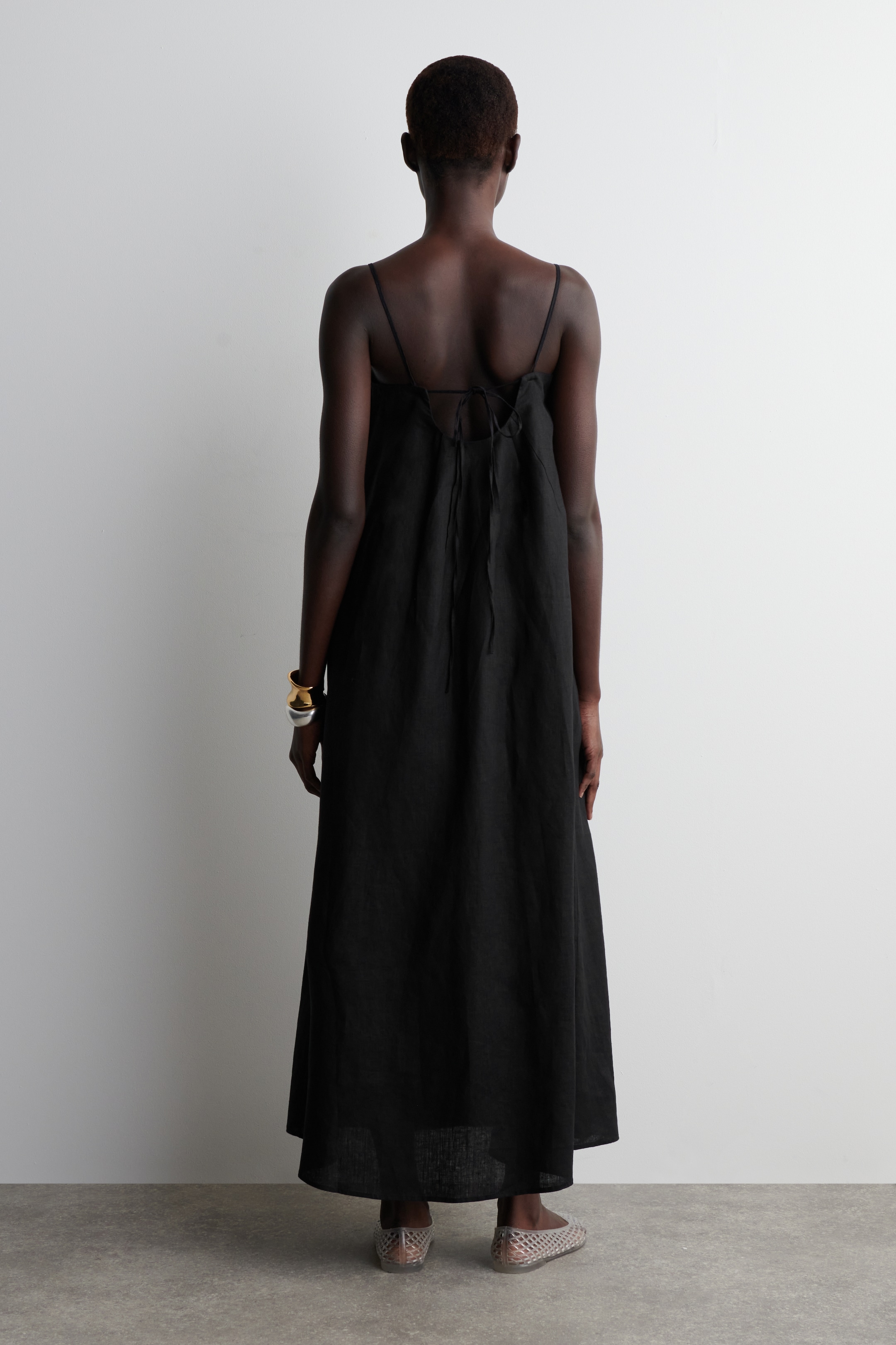 Ingrandisci l'immagine: PLEATED LINEN MAXI DRESS - BLACK - DONNA | H&M CH 2