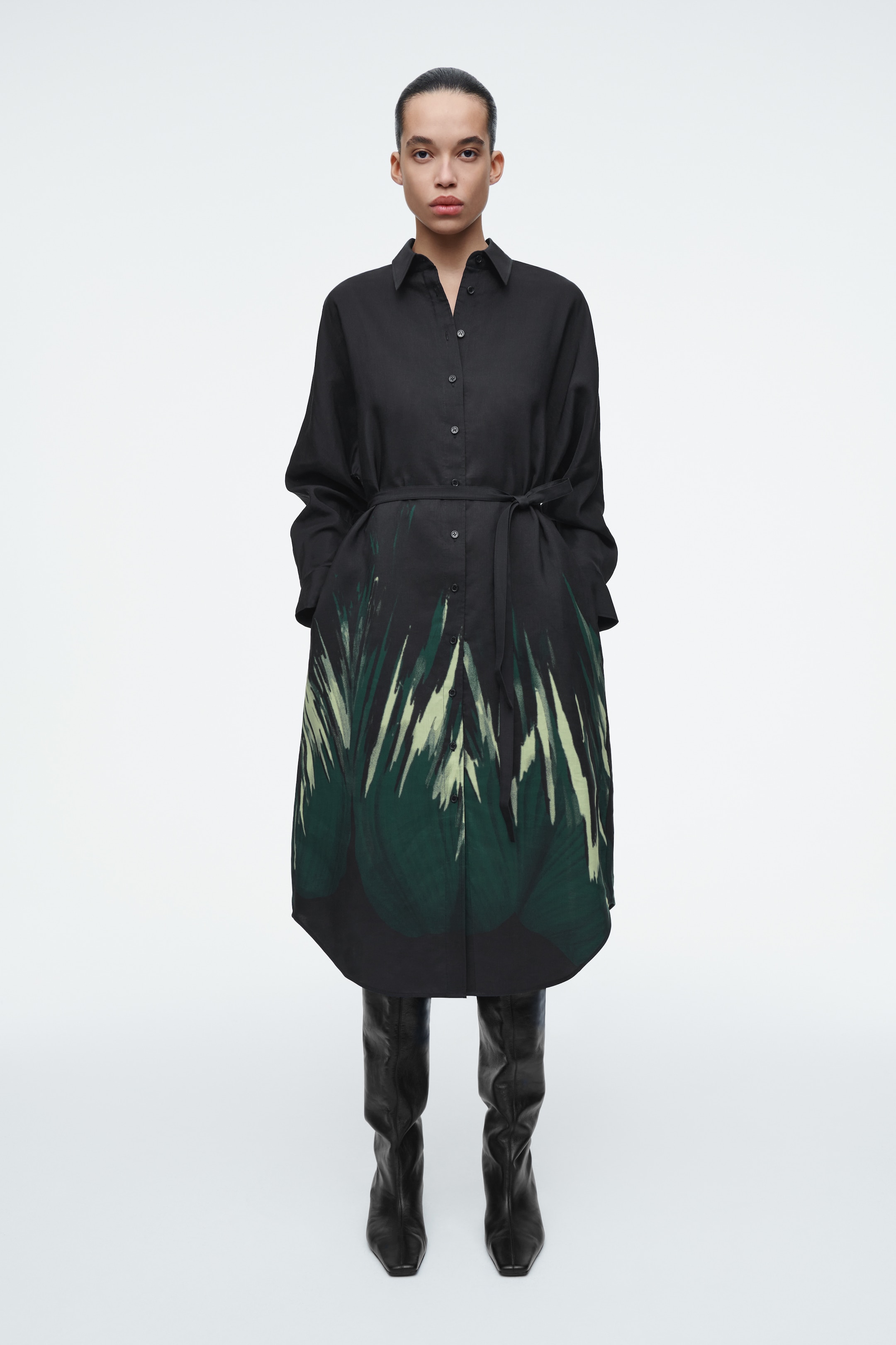 Vezi imaginea mai mare: ROCHIE-CĂMAȘĂ IMPRIMATĂ CU CUREA - NEGRU / IMPRIMAT - FEMEI | H&M RO 1