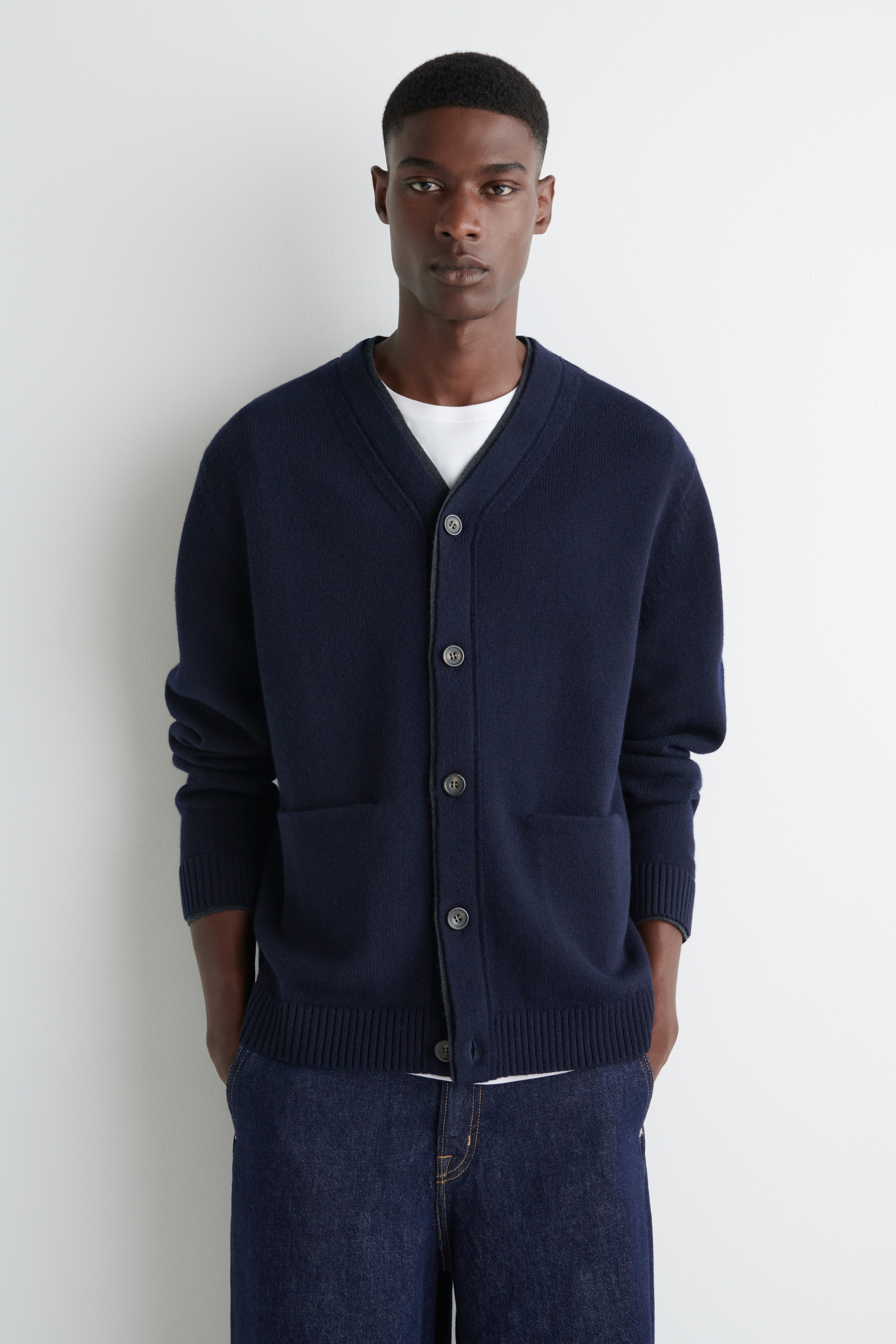 CONTRAST TIPPED MERINO WOOL CARDIGAN - NAVY