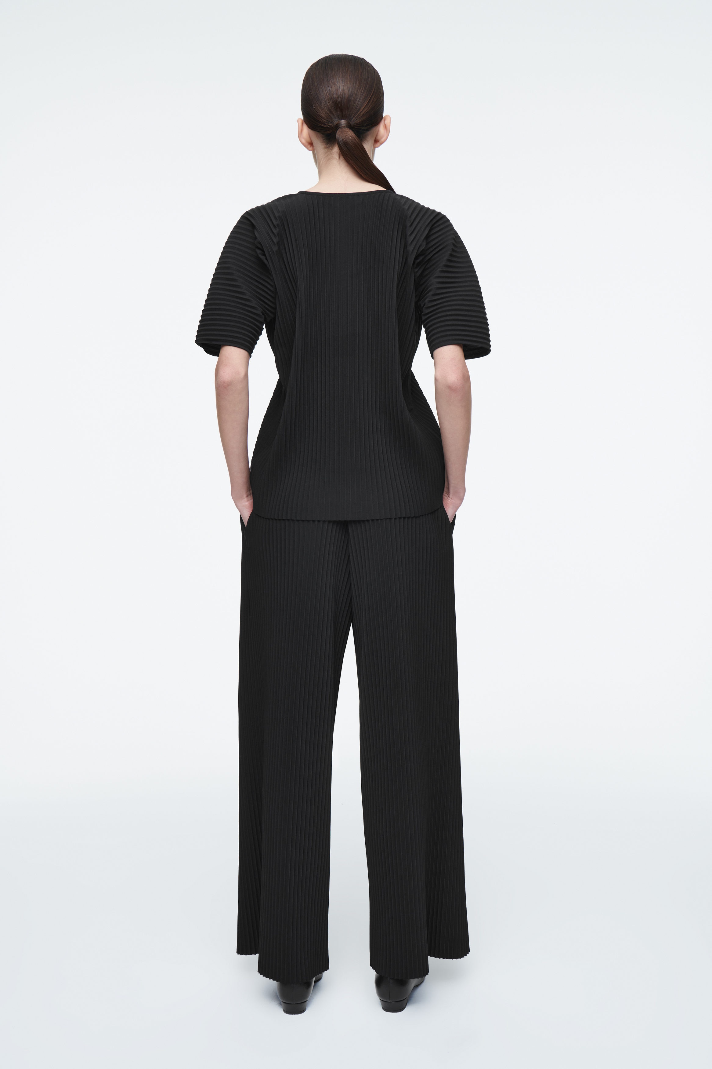 PLISSÉ TOP - BLACK | COS