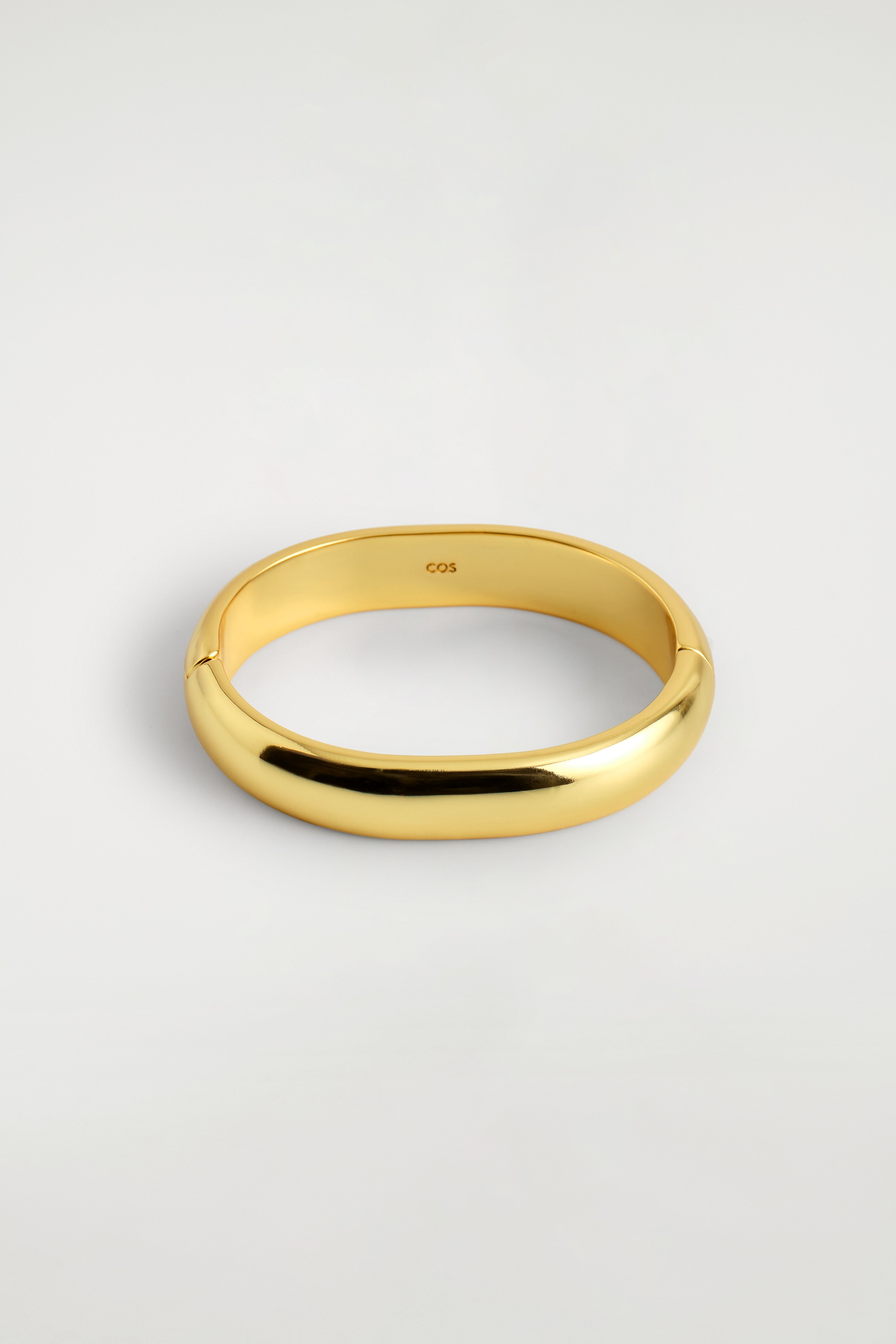 CURVED BANGLE - GOLD