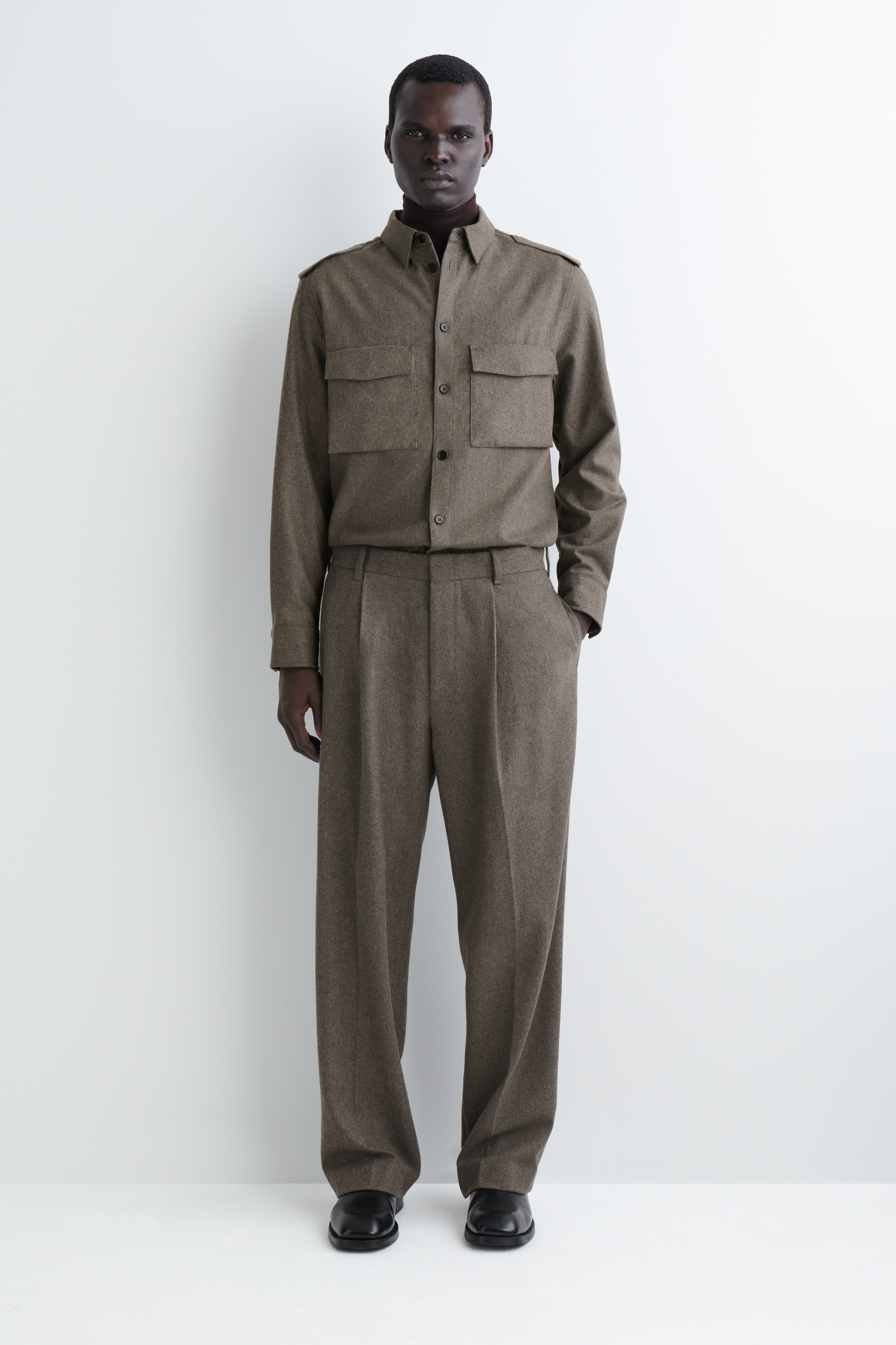 Men's NAVY WOOL RELAXED-FIT STRAIGHT-LEG TROUSERS | H&M GB