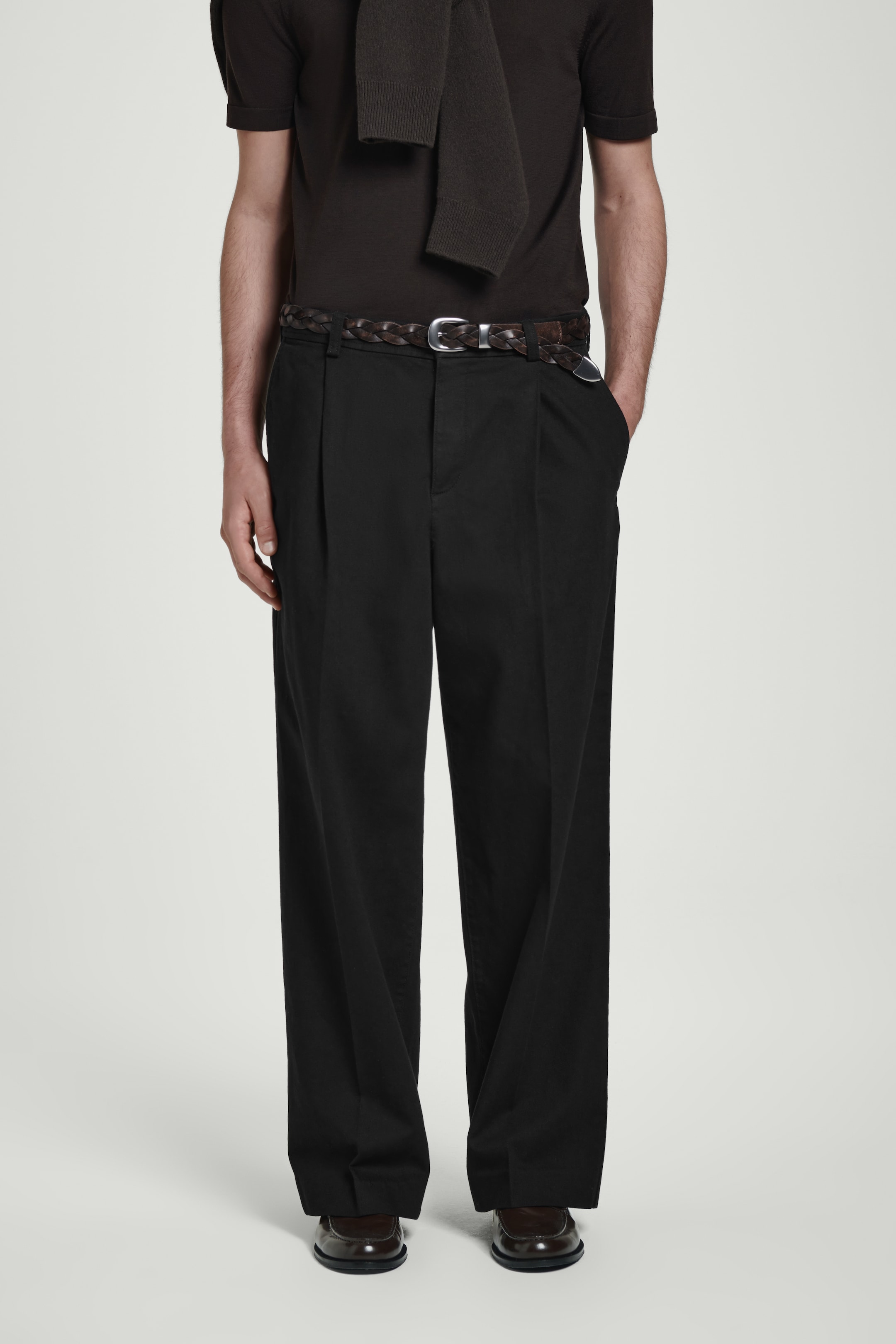 Ver imagen más grande: PANTALONES DENIM PLISADOS CON PERNERA ANCHA - NEGRO - HOMBRE | H&M ES 2