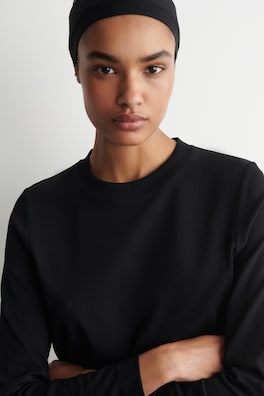 CLEAN CUT LONG-SLEEVED T-SHIRT — BLACK 8
