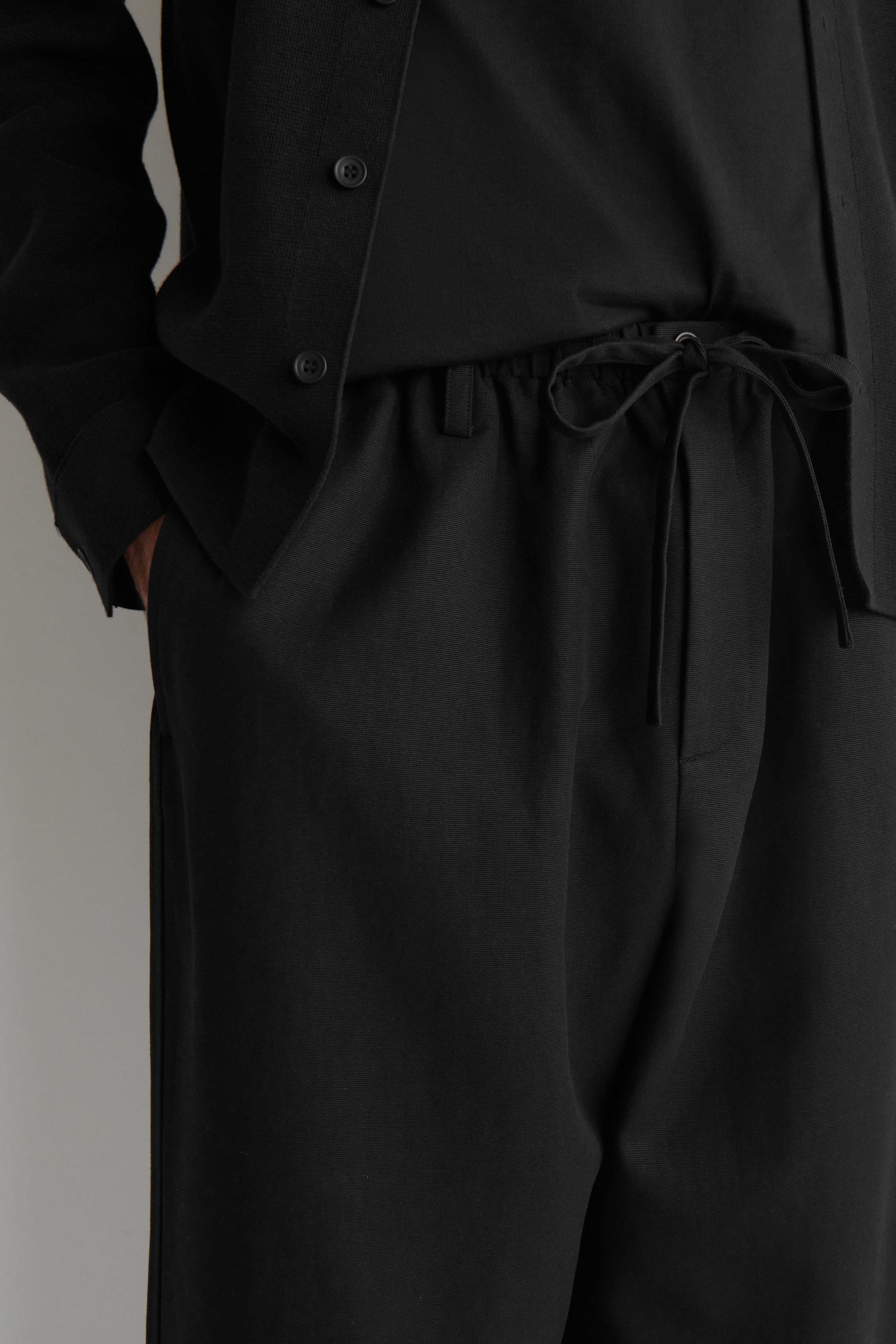 BARREL-LEG DRAWSTRING PANTS