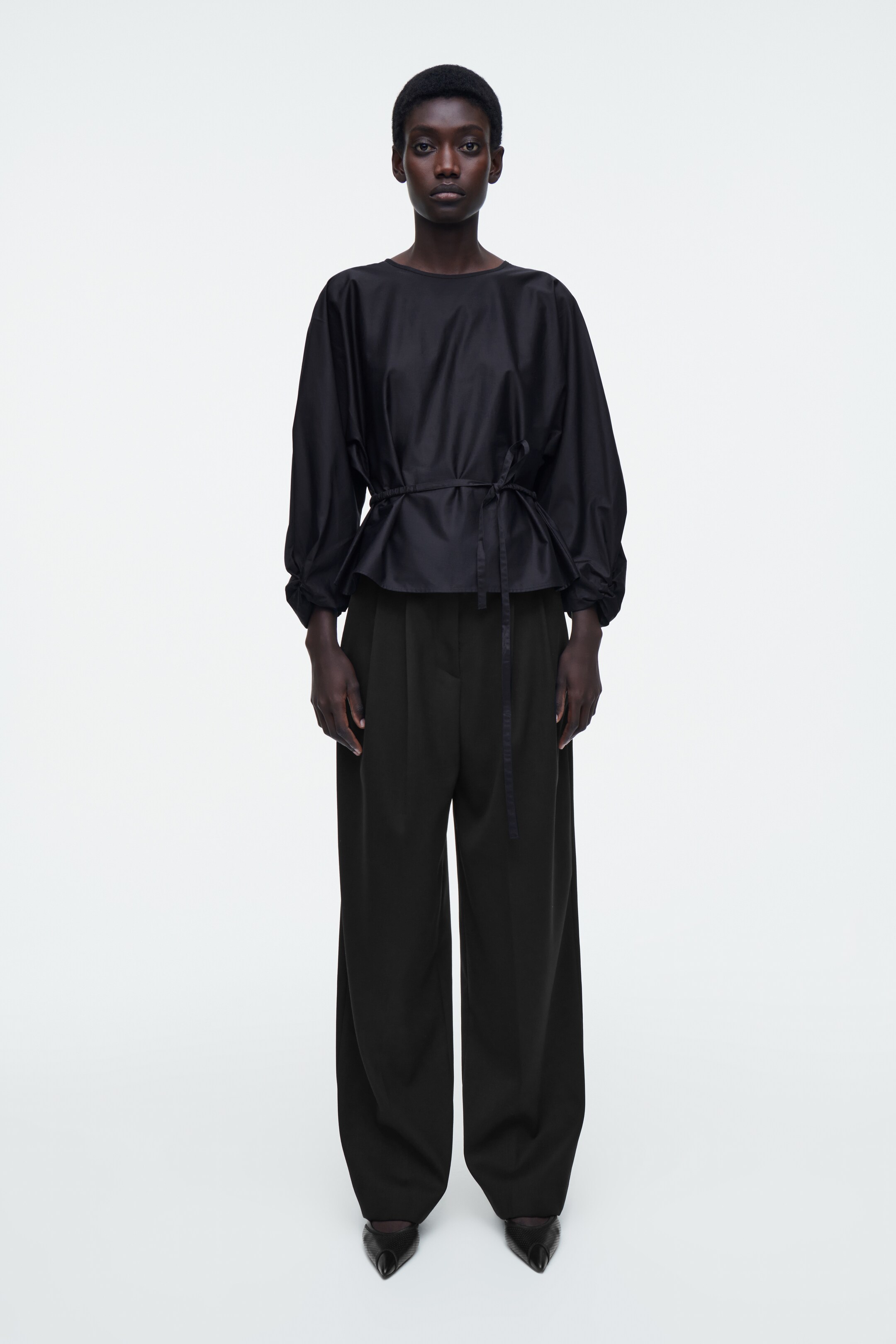 Nagyobb kép megtekintése: ZSINÓROS PEPLUM BLÚZ - Tengerészkék - NŐI | H&M HU 2