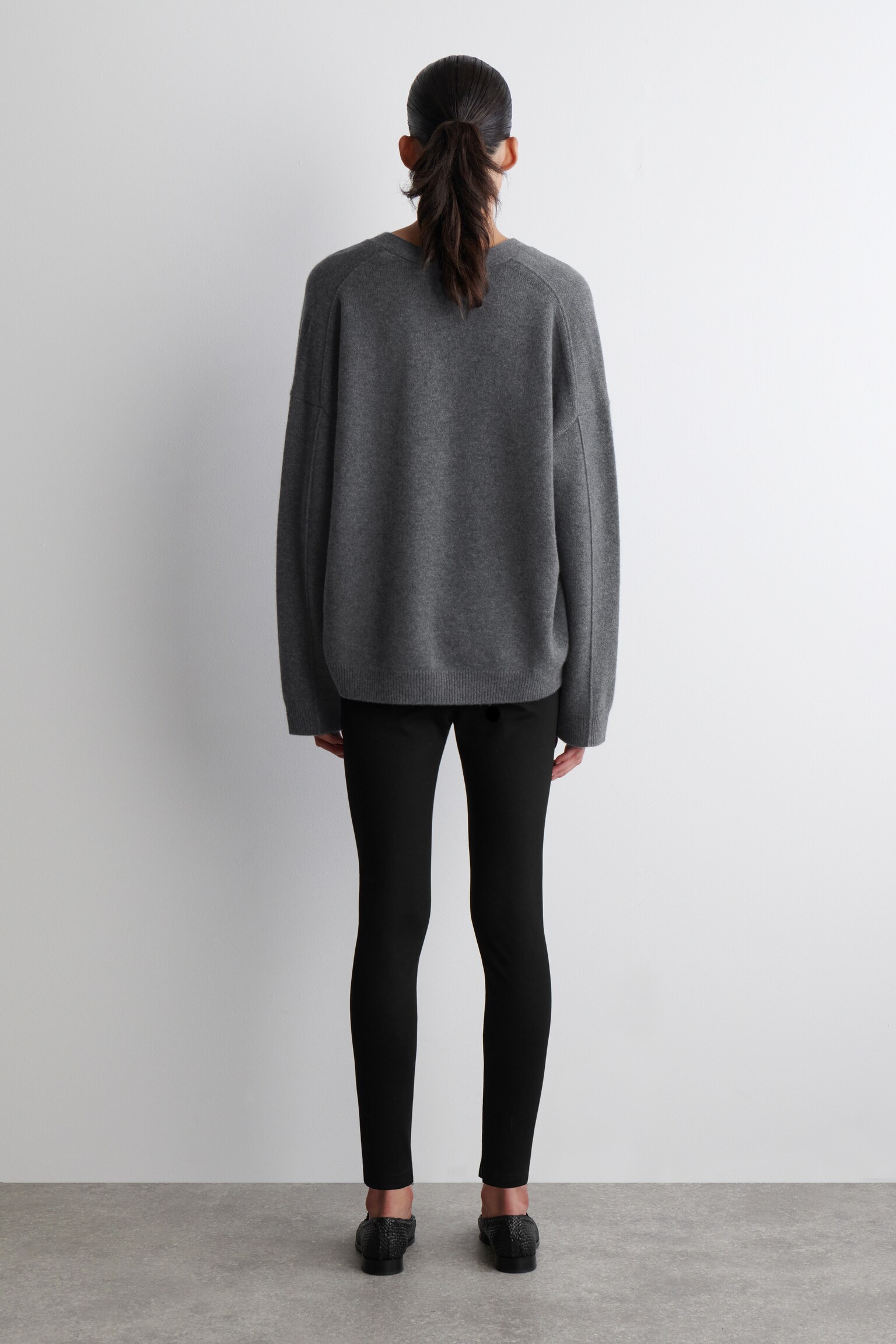 LEGGINGS MIT REISSVERSCHLUSS AM BEIN - SCHWARZ - 5