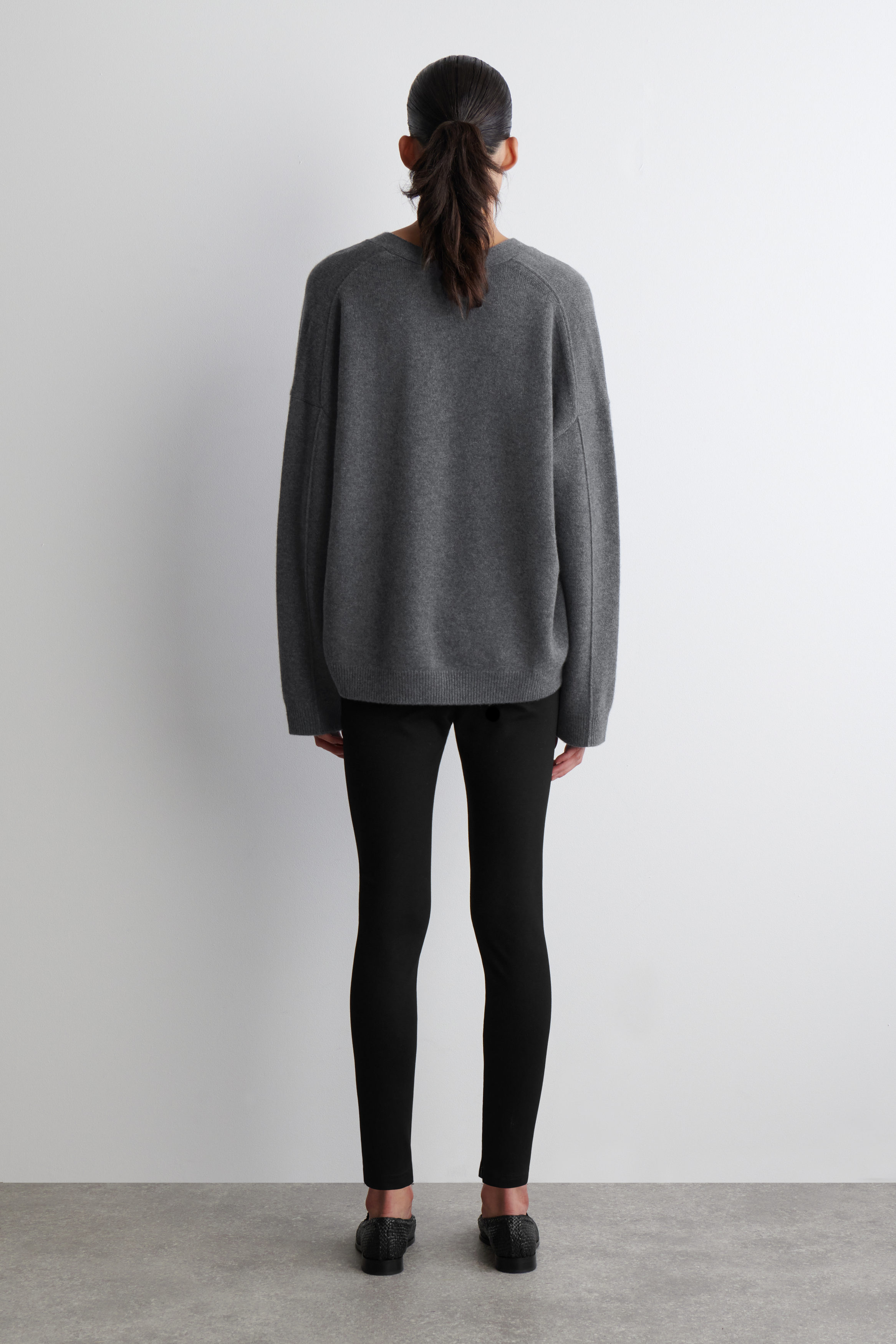 ZIPPED-CUFF LEGGINGS - BLACK | COS
