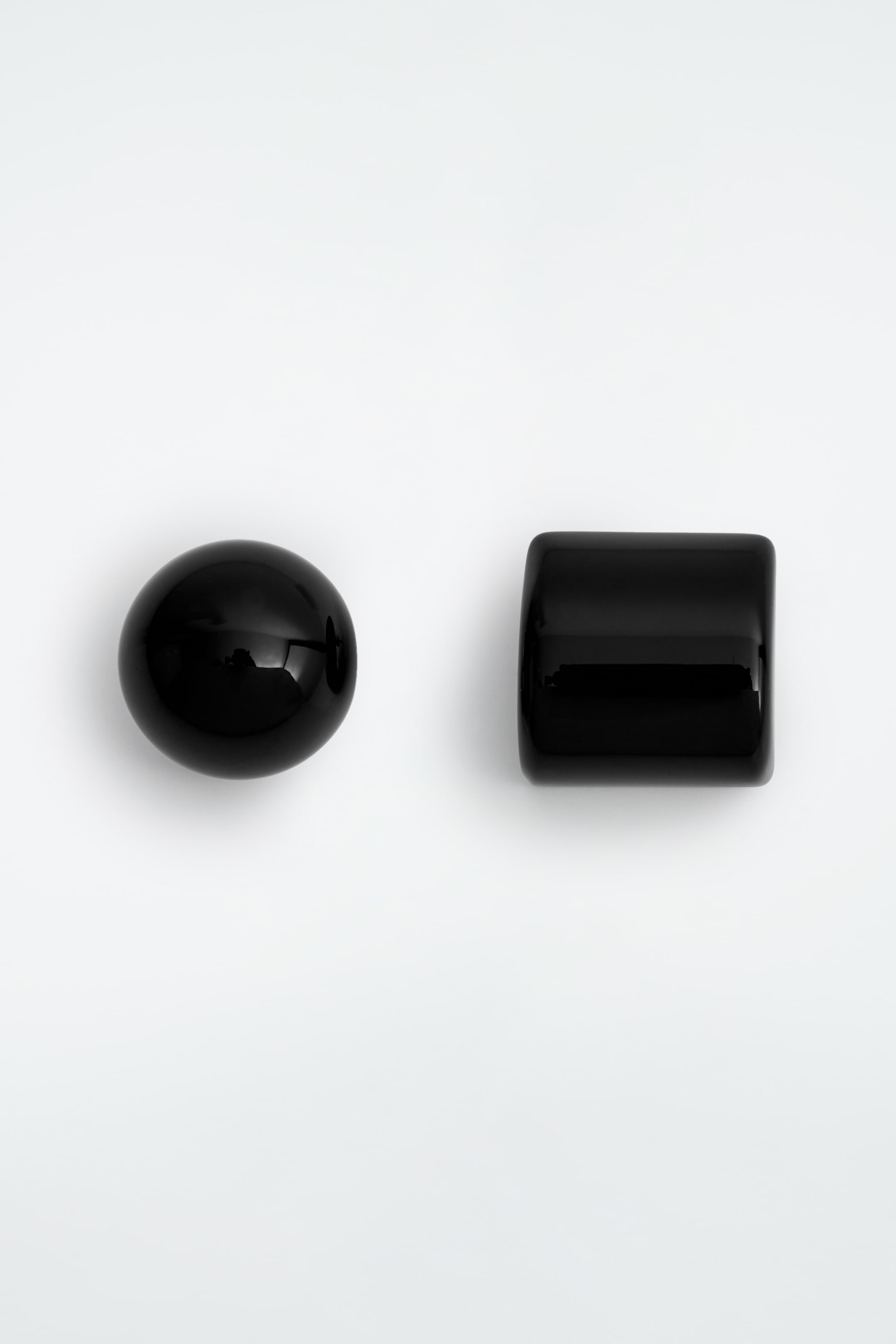 Agrandir l'image: PUCES D'OREILLES DÉPAREILLÉES - NOIR - FEMME | H&M CH 1